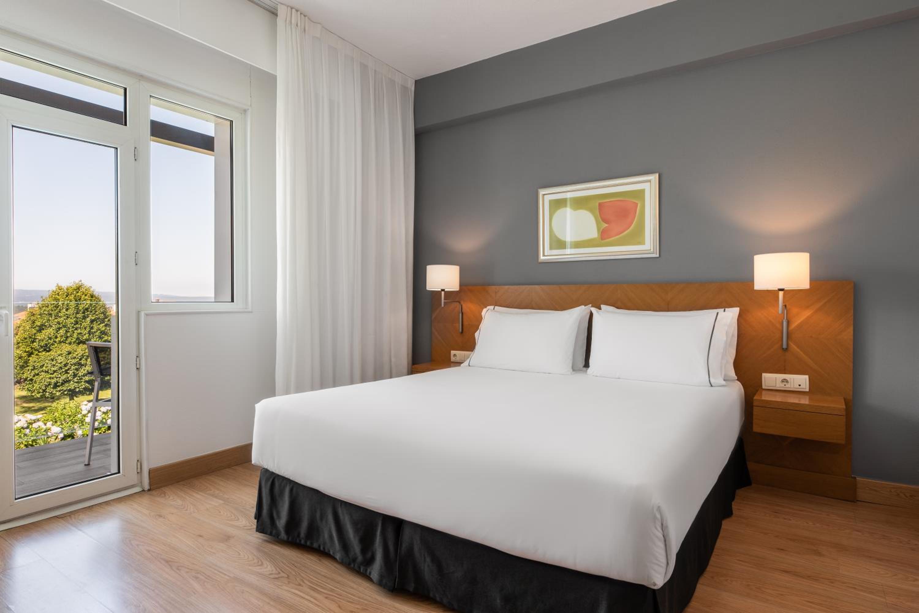 Deluxe Double or Twin Room with Balcony - Photo 4