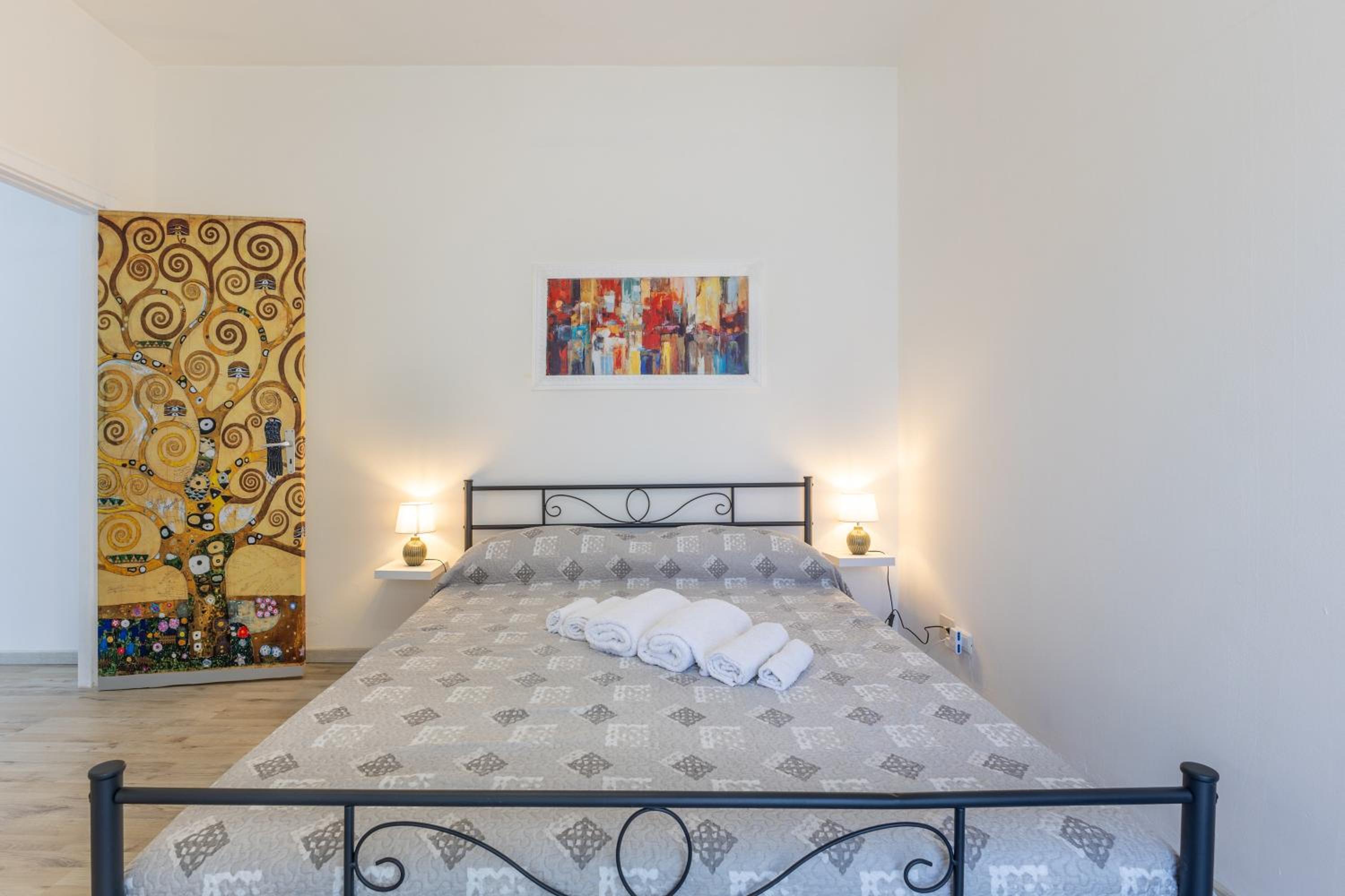 Two-Bedroom Deluxe Apartment with Garden View