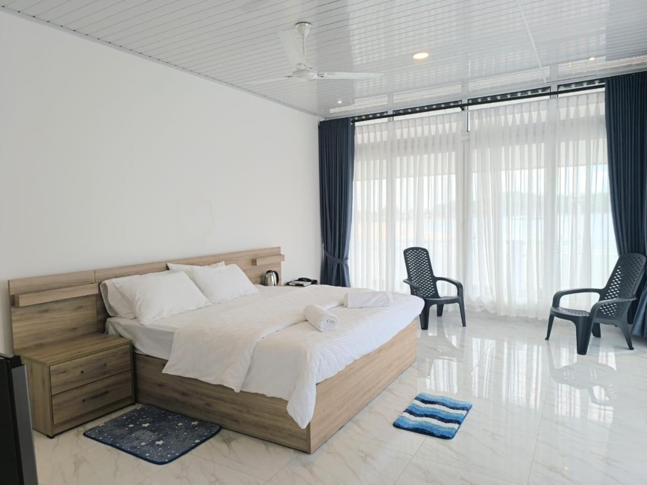 Deluxe Double Room with Balcony and Sea View photo 3