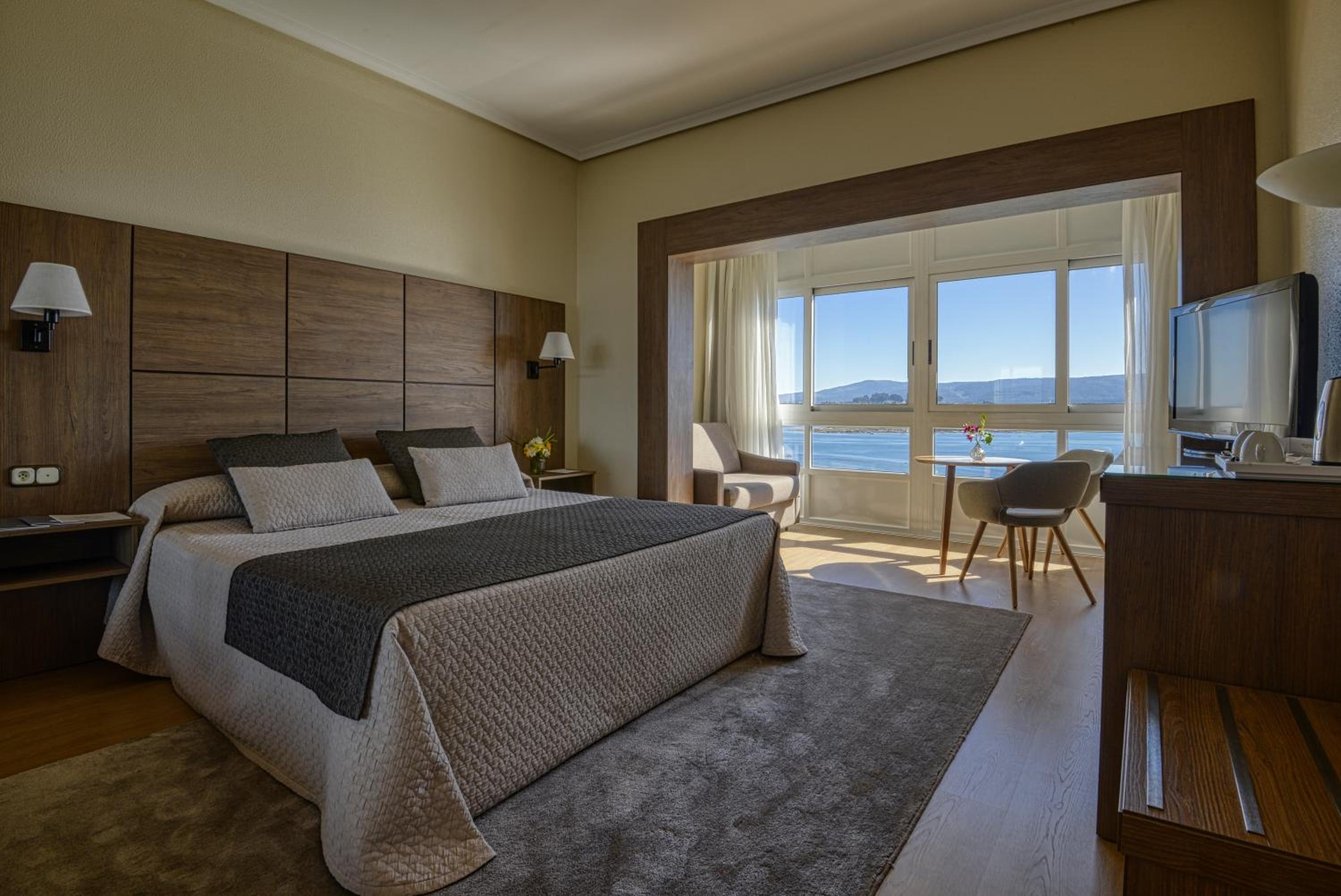 Superior Double Room with Sea View - Photo 4
