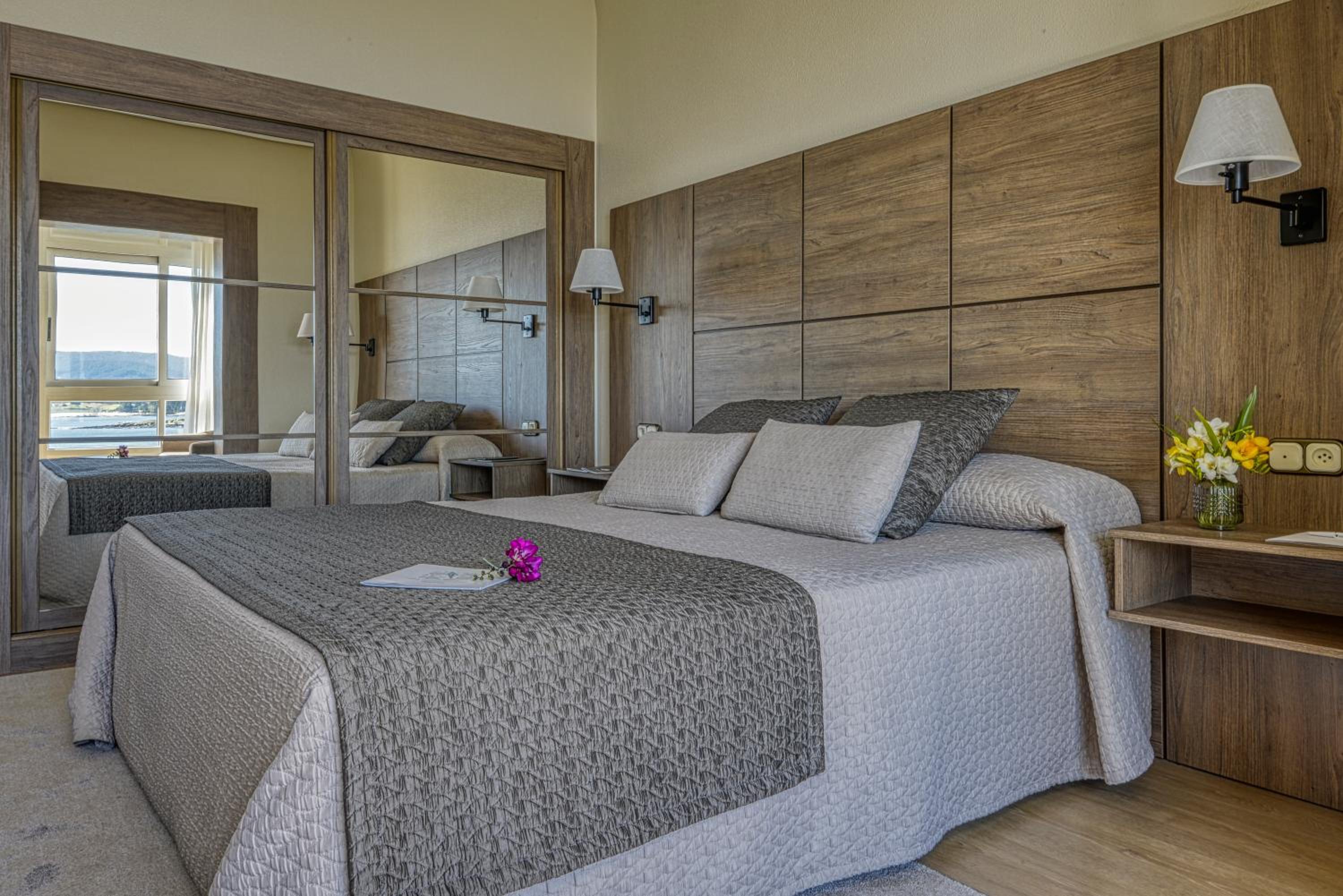 Superior Double Room with Sea View - Photo 5