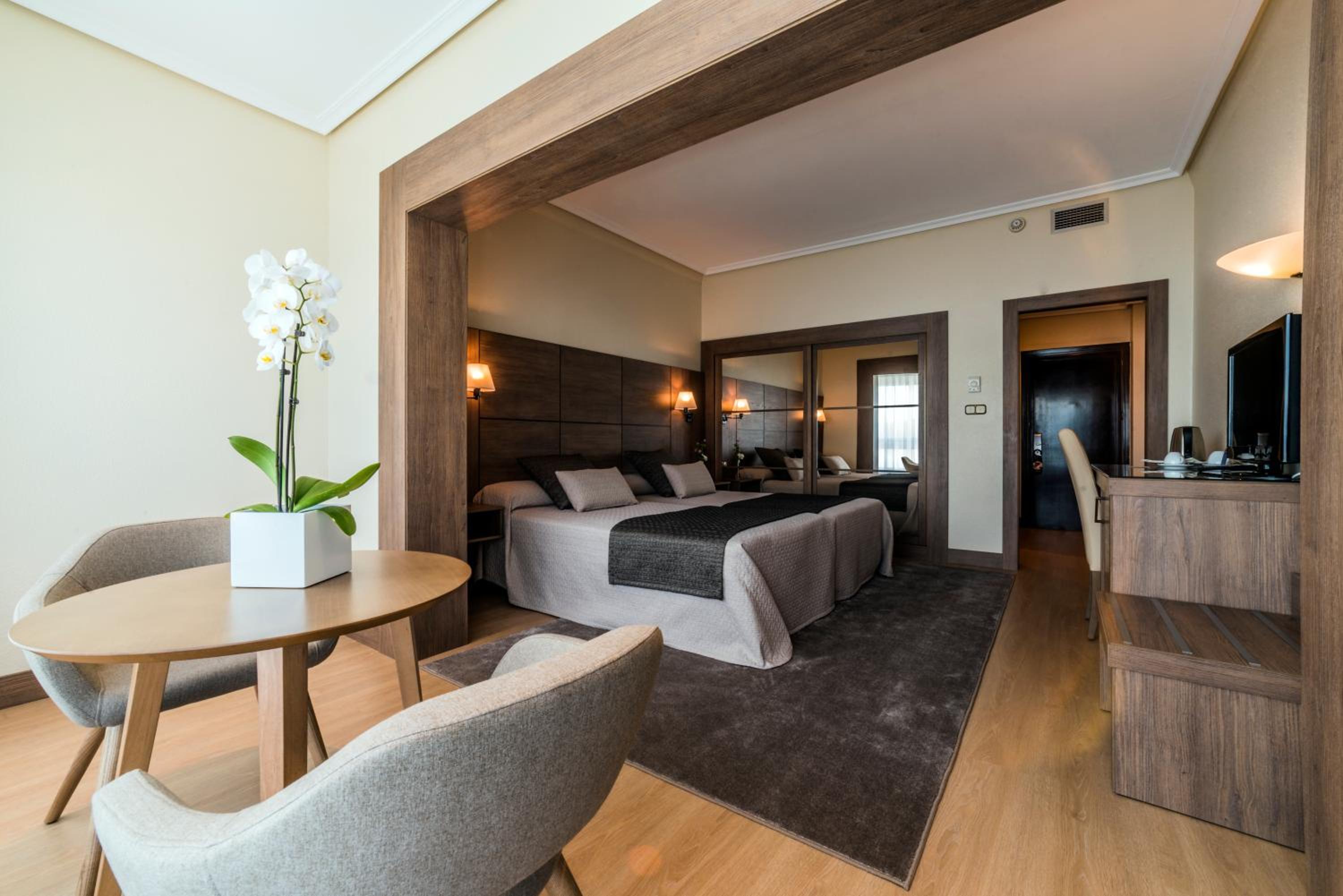 Superior Double Room with Sea View - Photo 3