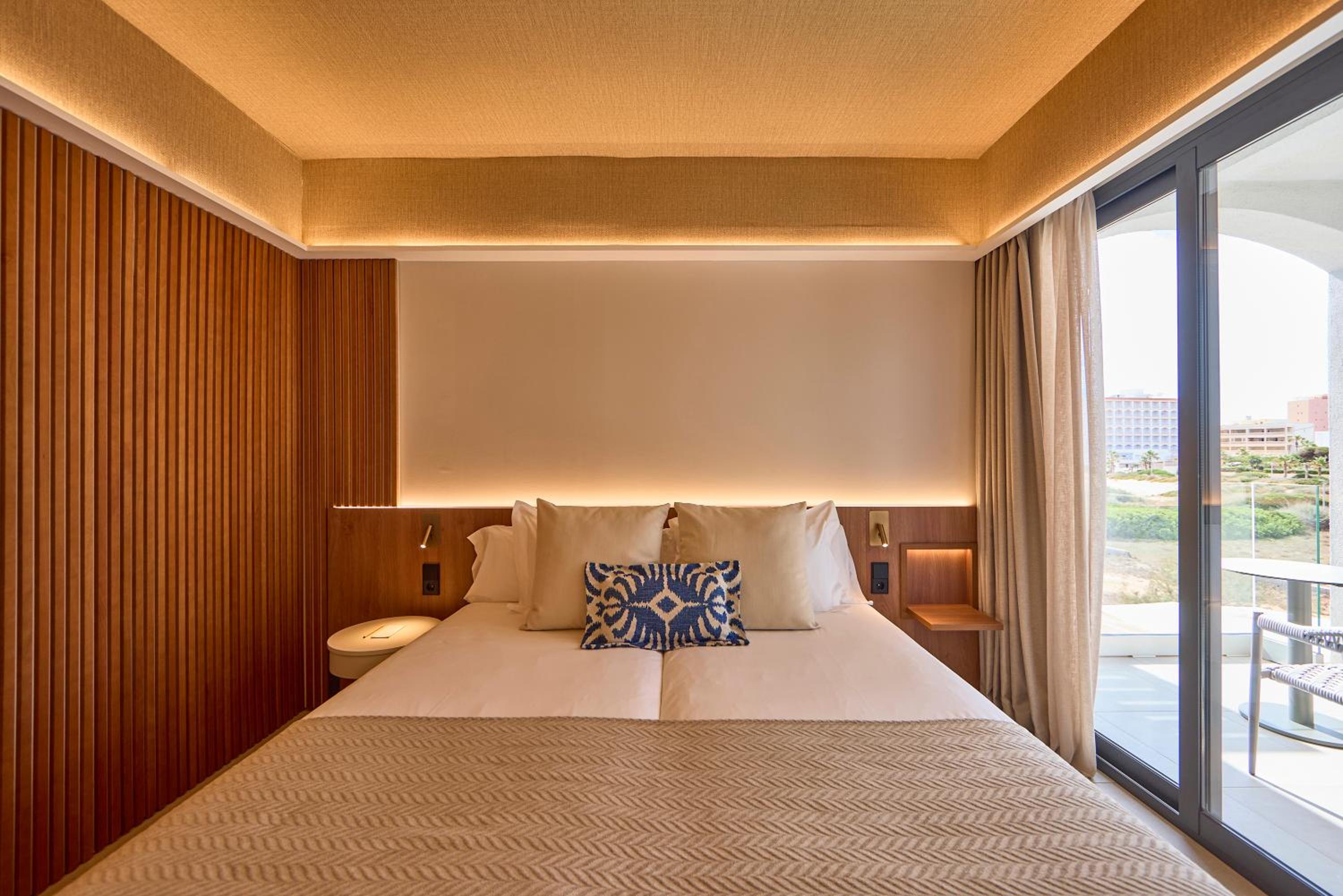 Double or Twin Room with Side Sea View thumbnail 5