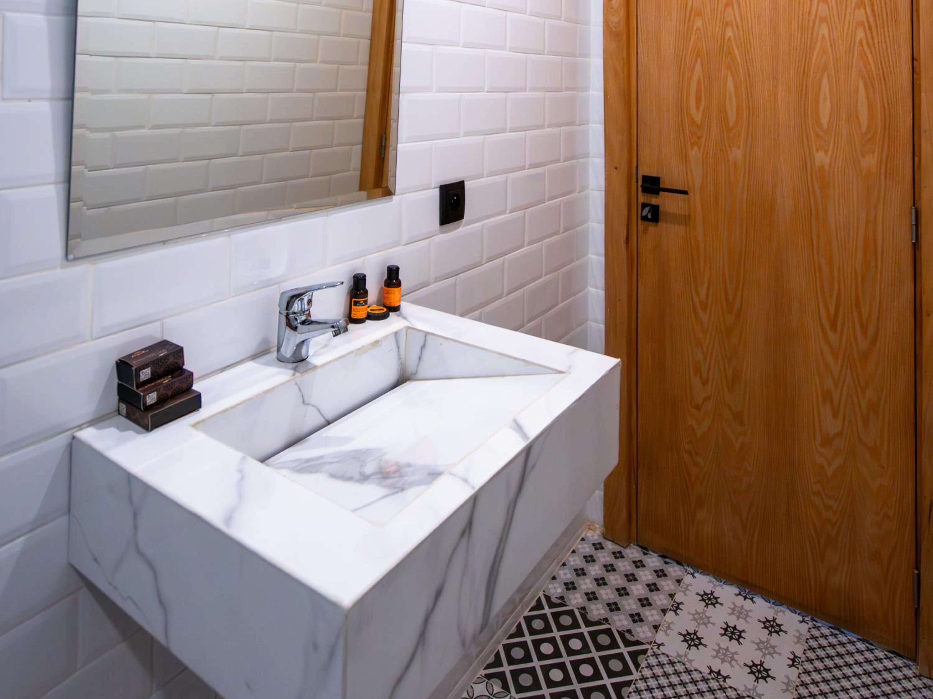 Standard Double Room - Photo 6