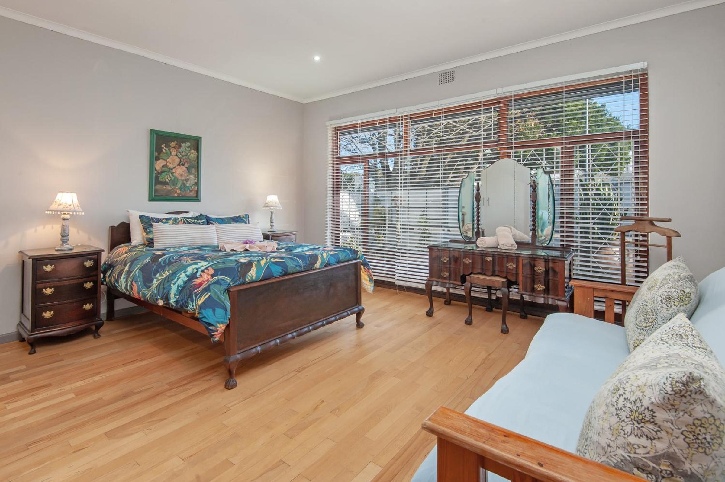 Three-Bedroom House photo 3