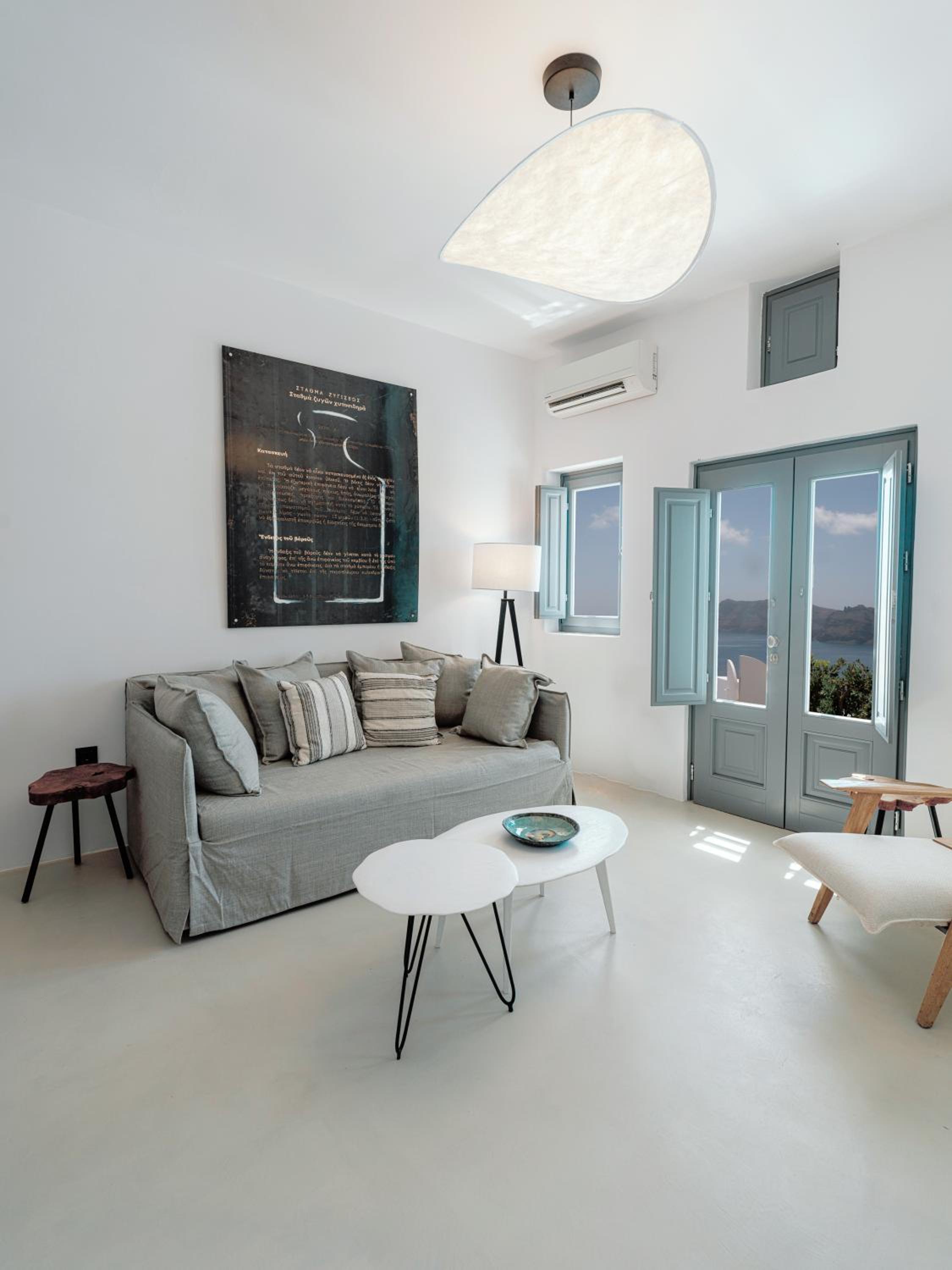 The Artisan's Suite with Hot Tub & Caldera View