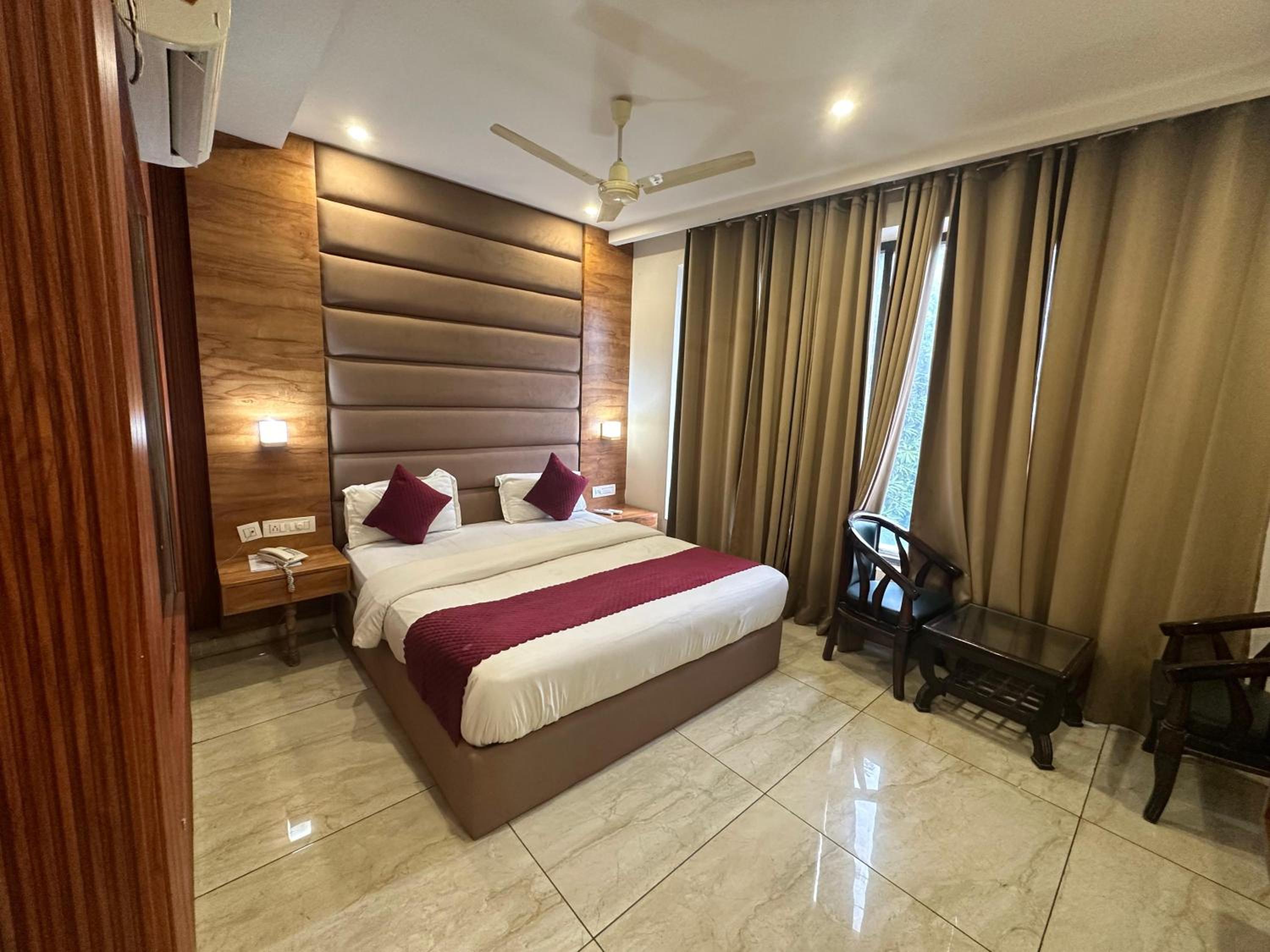 Deluxe King Room
