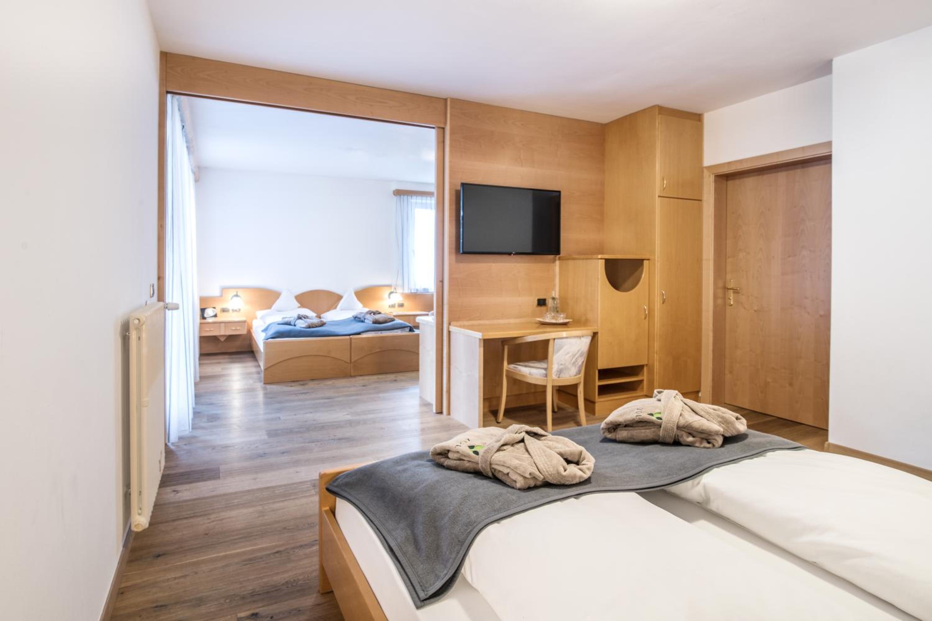 Quadruple Room with Balcony photo 2