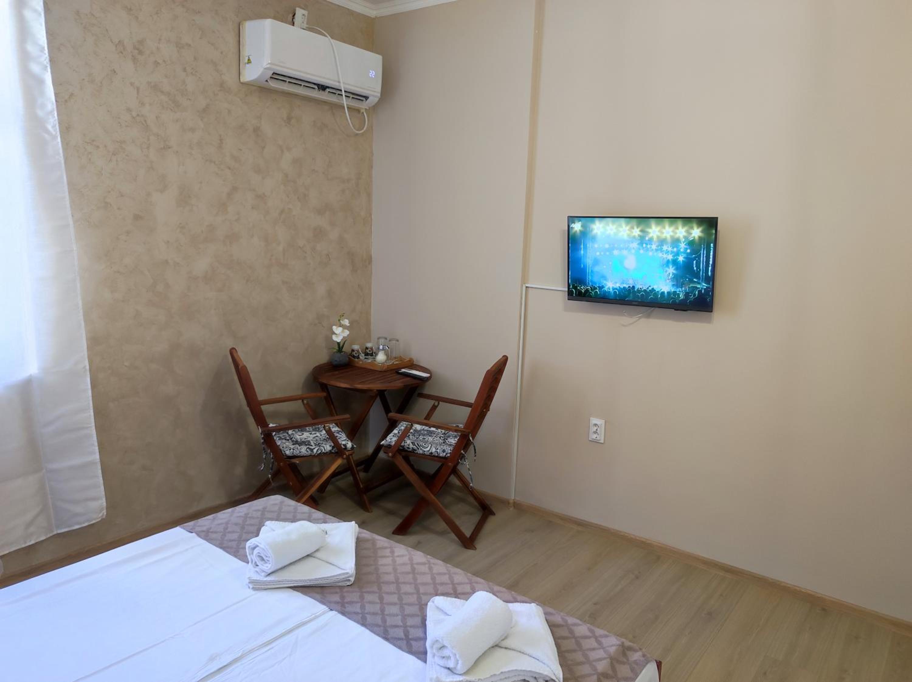 Double Room with Private Bathroom photo 2