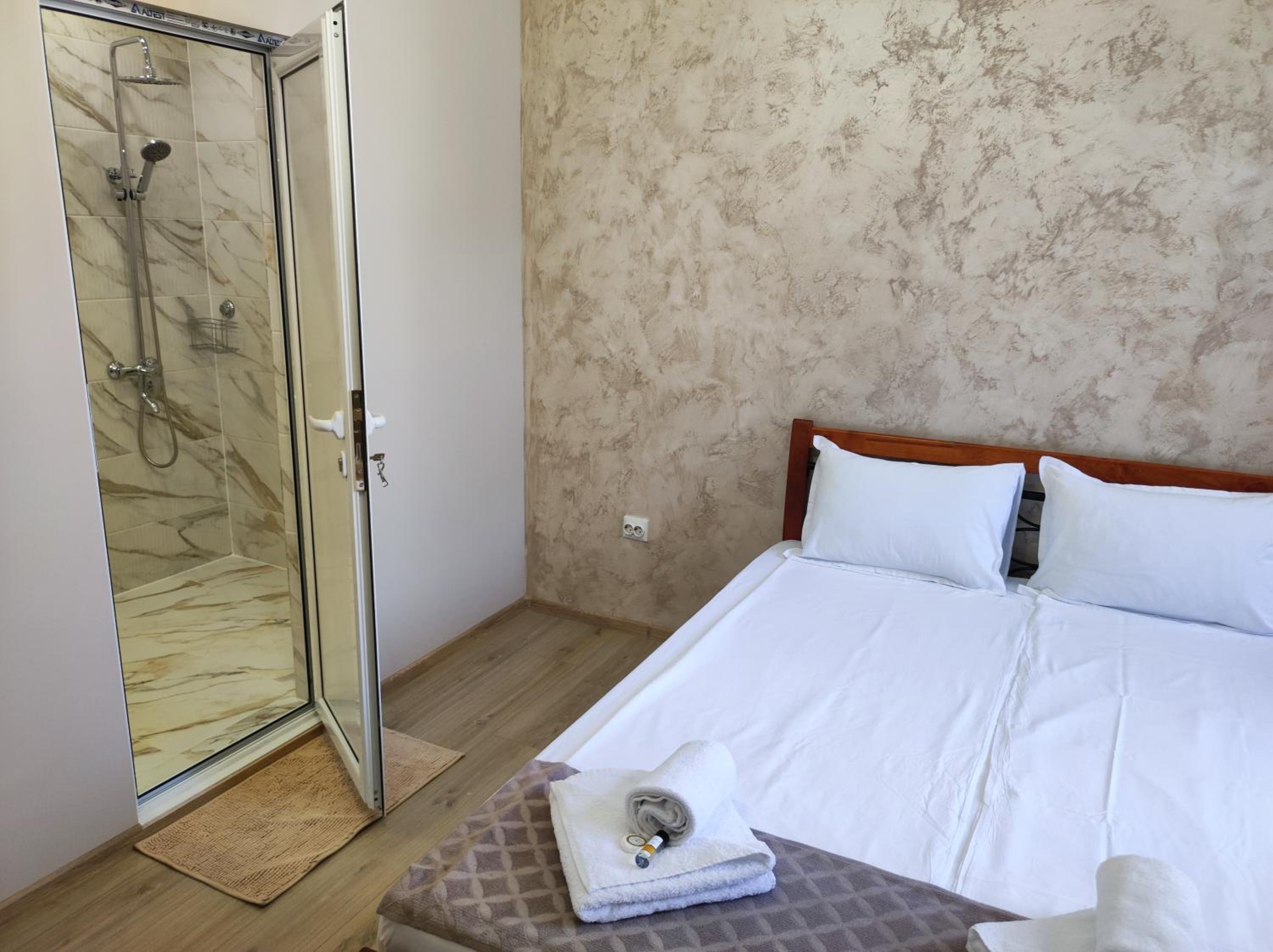Double Room with Private Bathroom photo 3