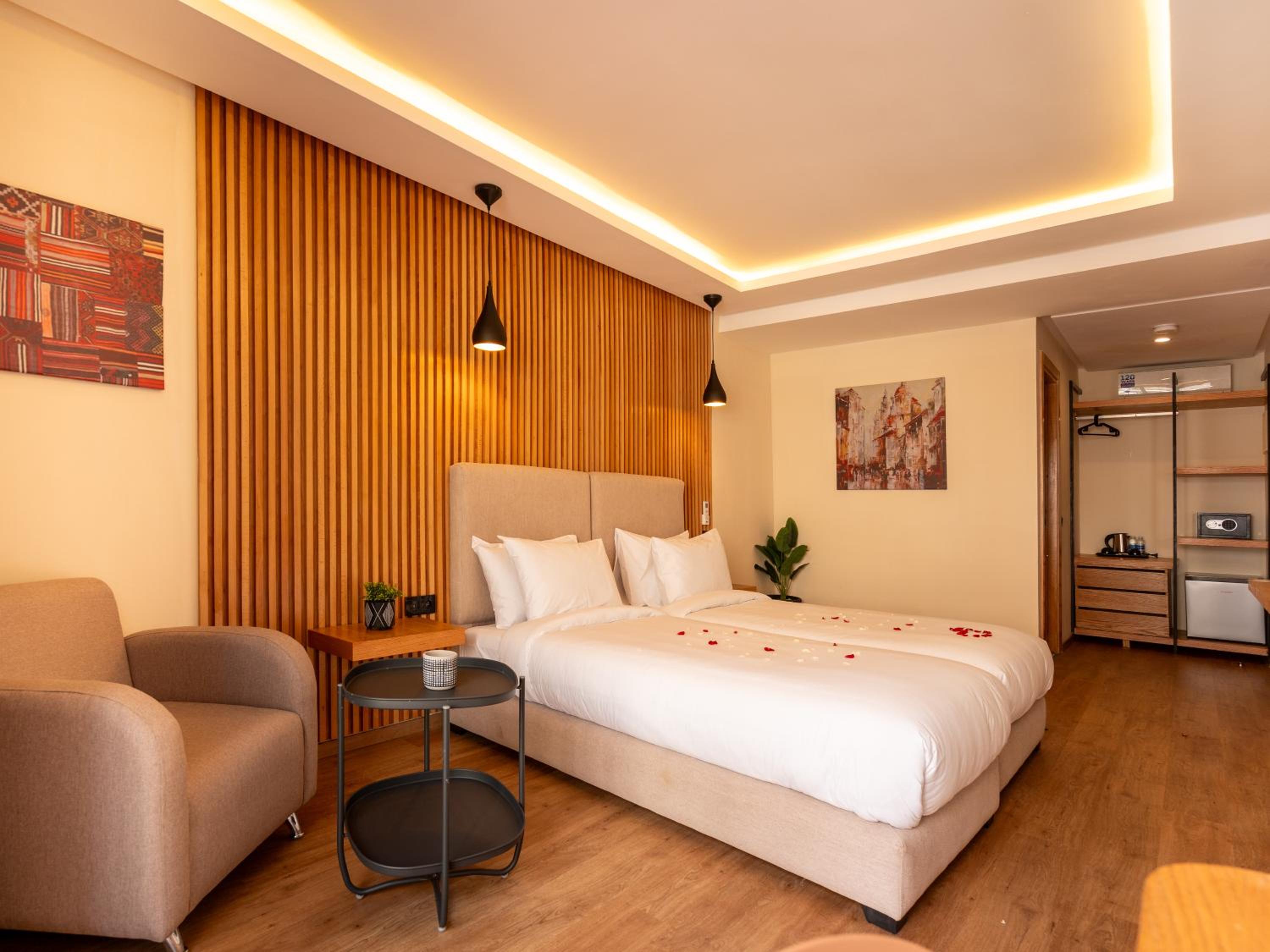 Standard Double Room - Photo 2