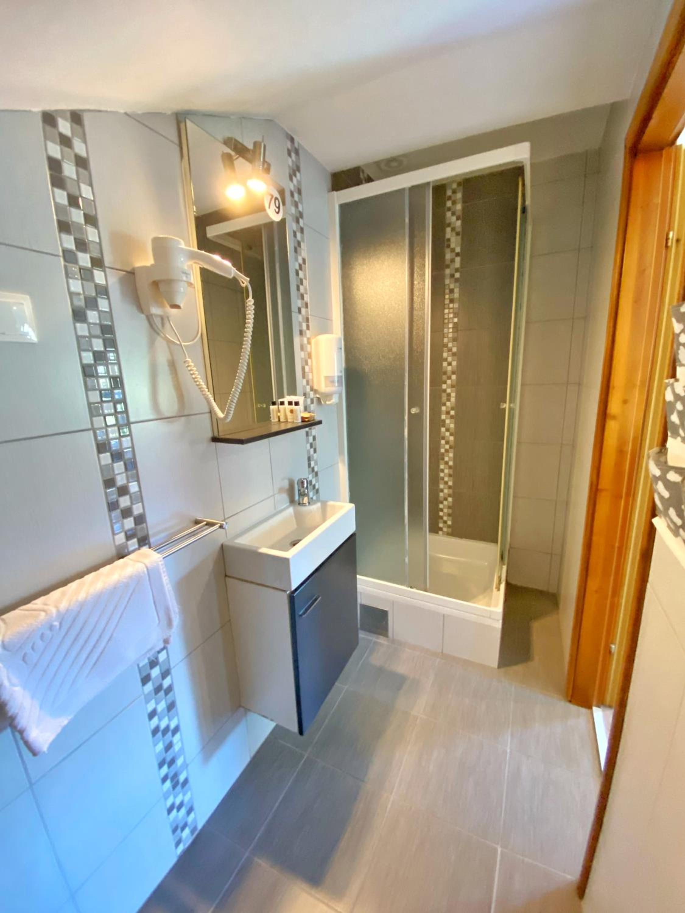 Standard Double Room photo 3