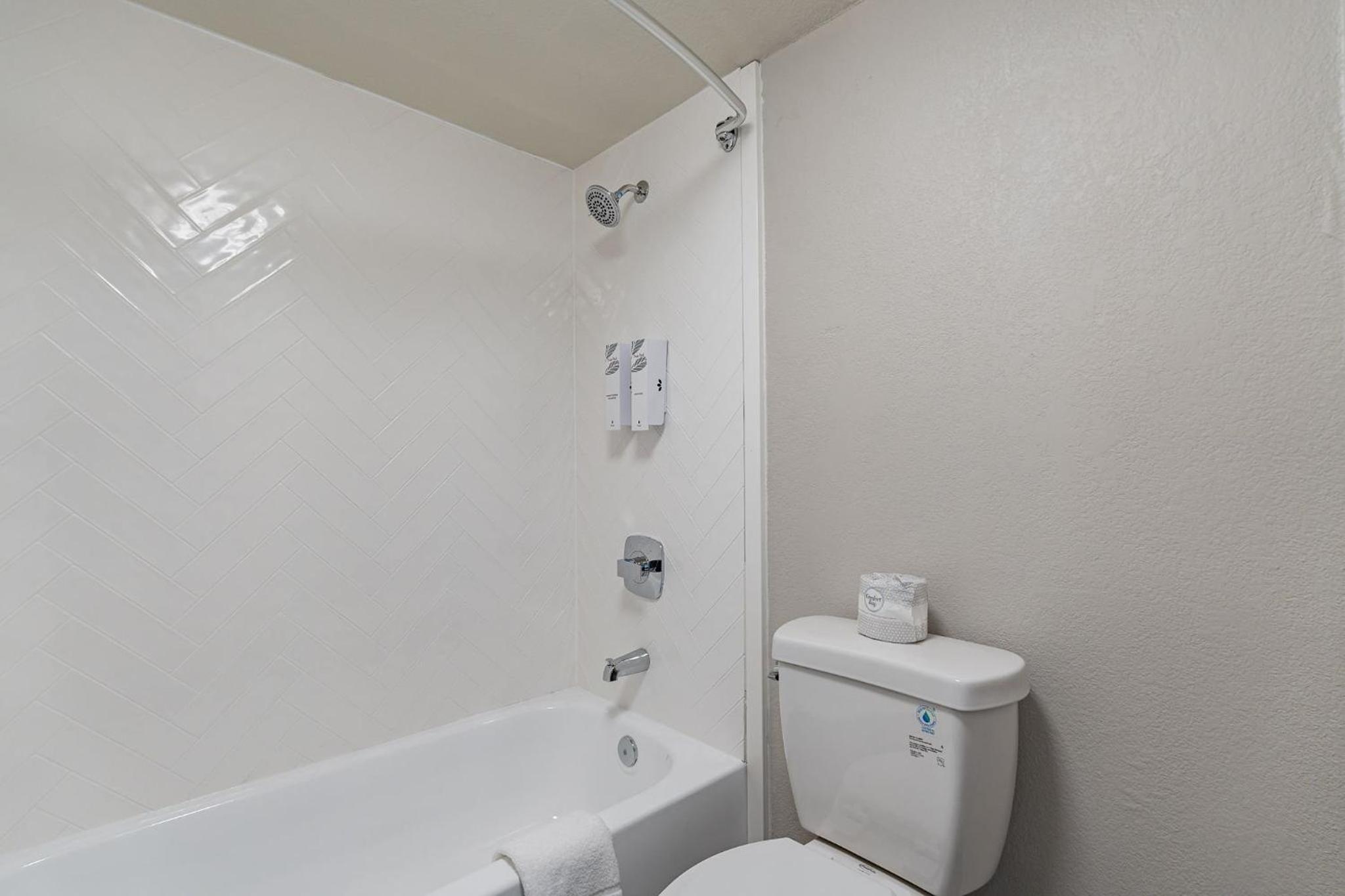 Deluxe Room with Two Double Beds Smoke Free - Photo 5