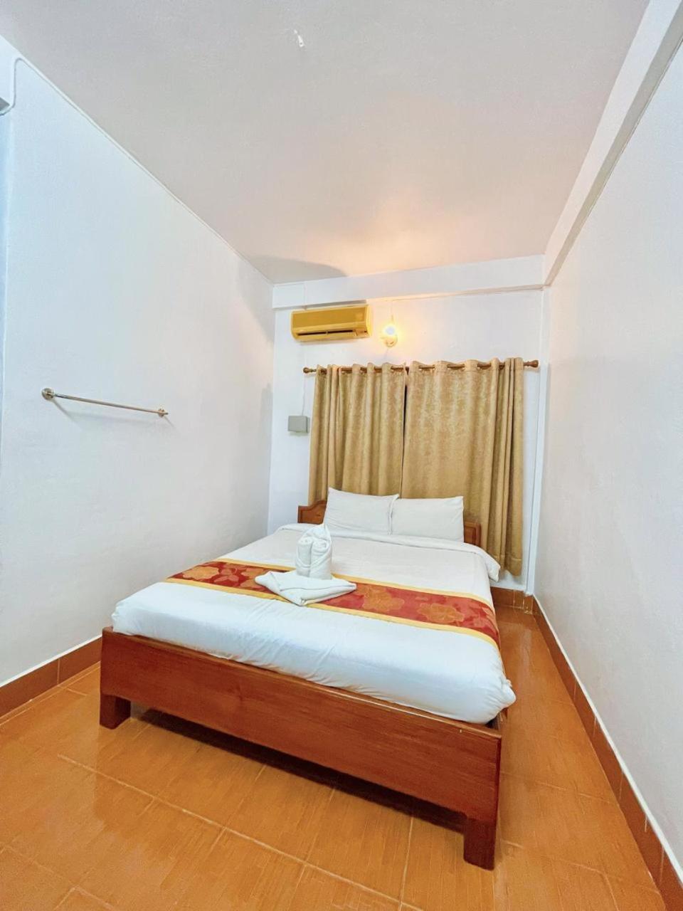 Budget Double Room - Photo 5