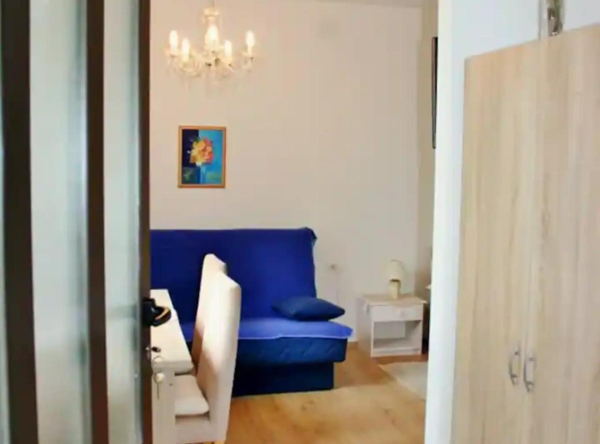 Studio Apartment photo 1