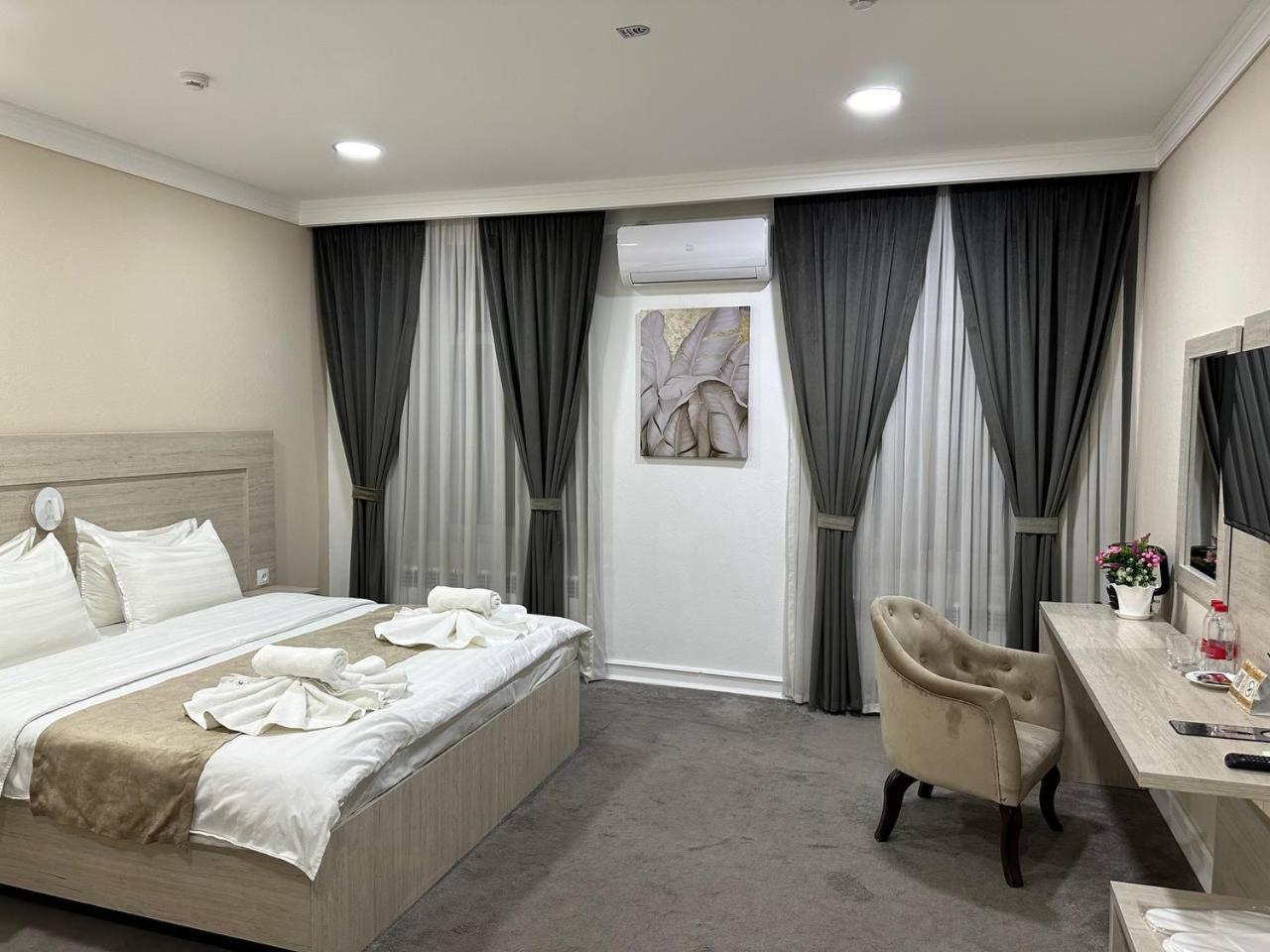 Deluxe Family Room - Photo 2