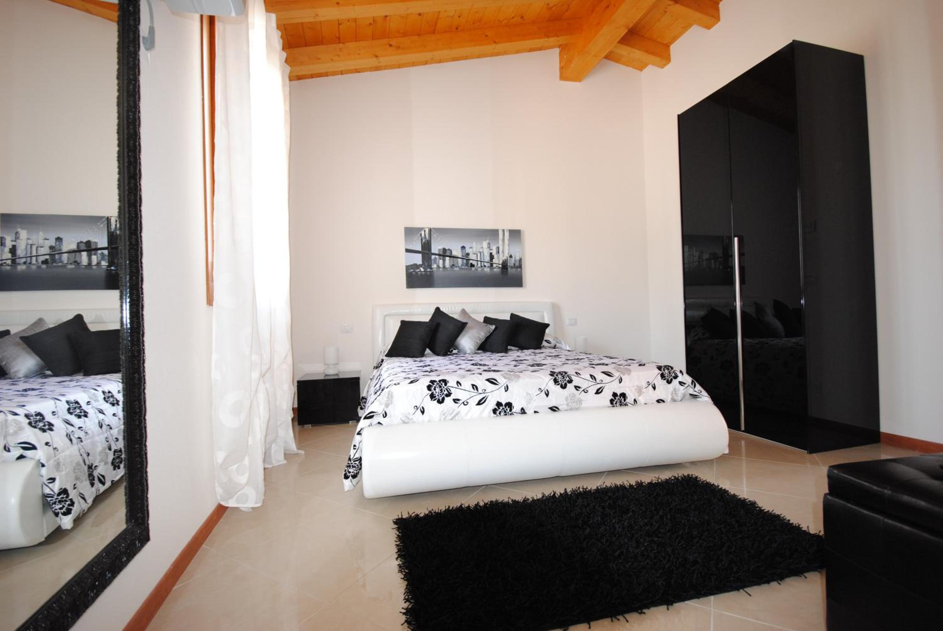 Economy Double Room photo 3