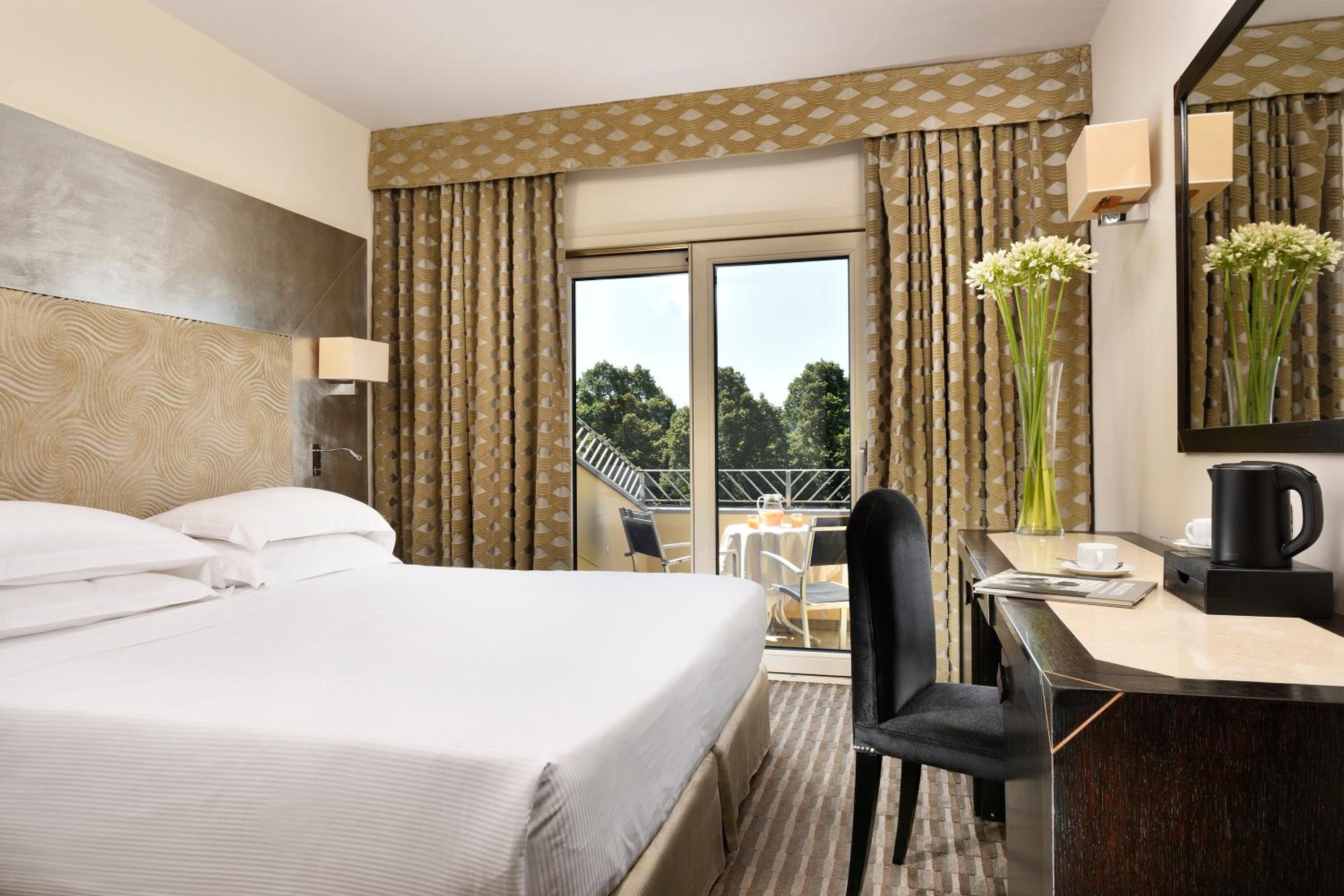 Deluxe Double Room with Balcony and View