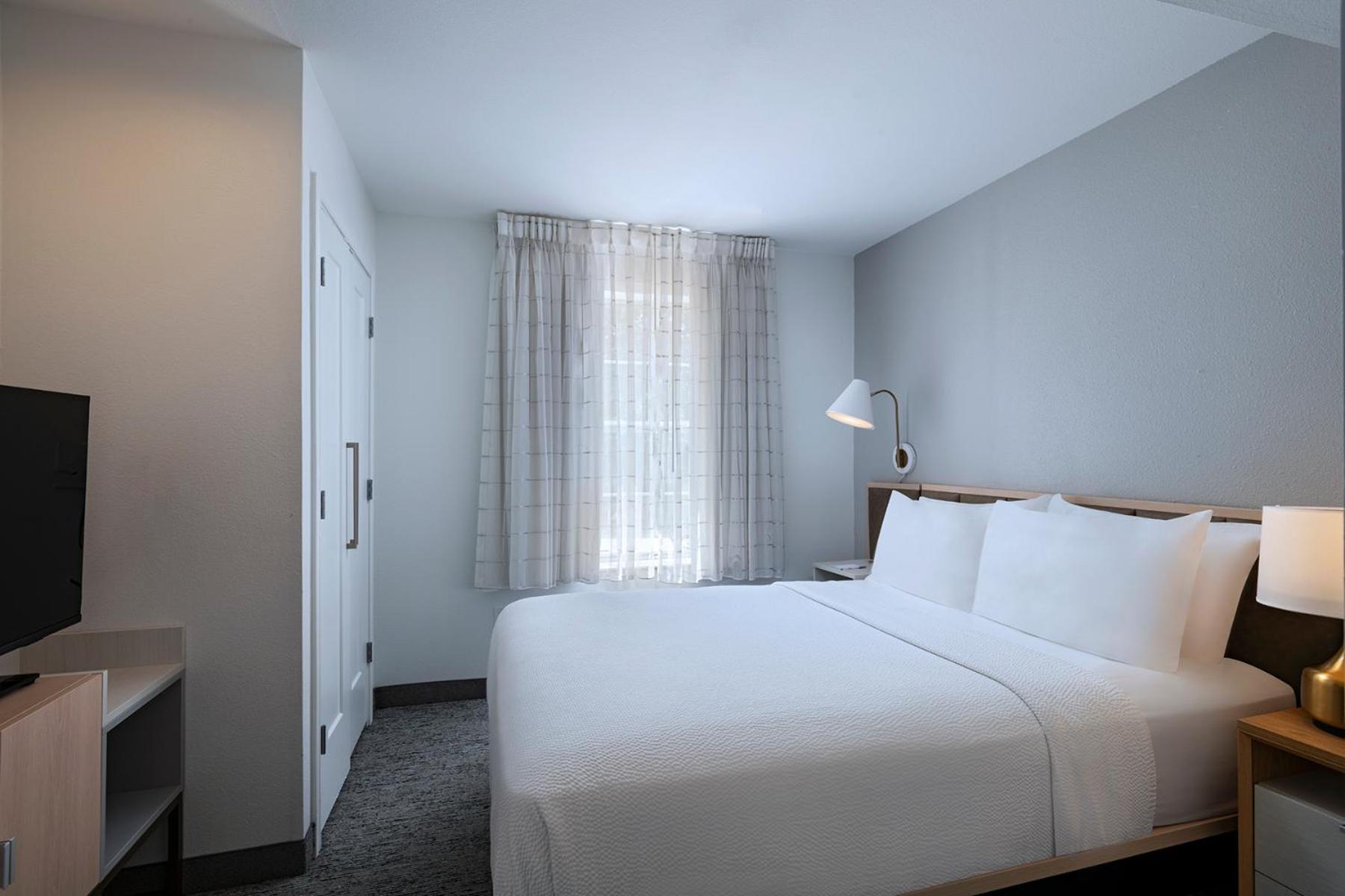 Two-Bedroom Suite - Corner  - Photo 1