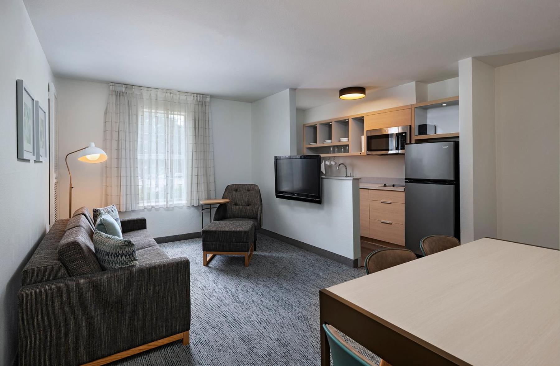 Two-Bedroom Suite - Corner  - Photo 4