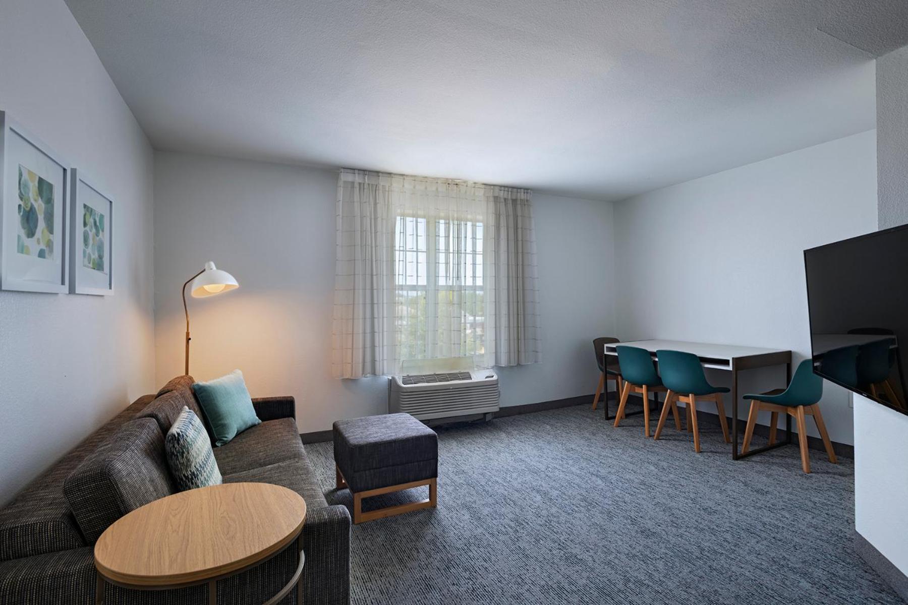 Two-Bedroom Suite - Corner  - Photo 3