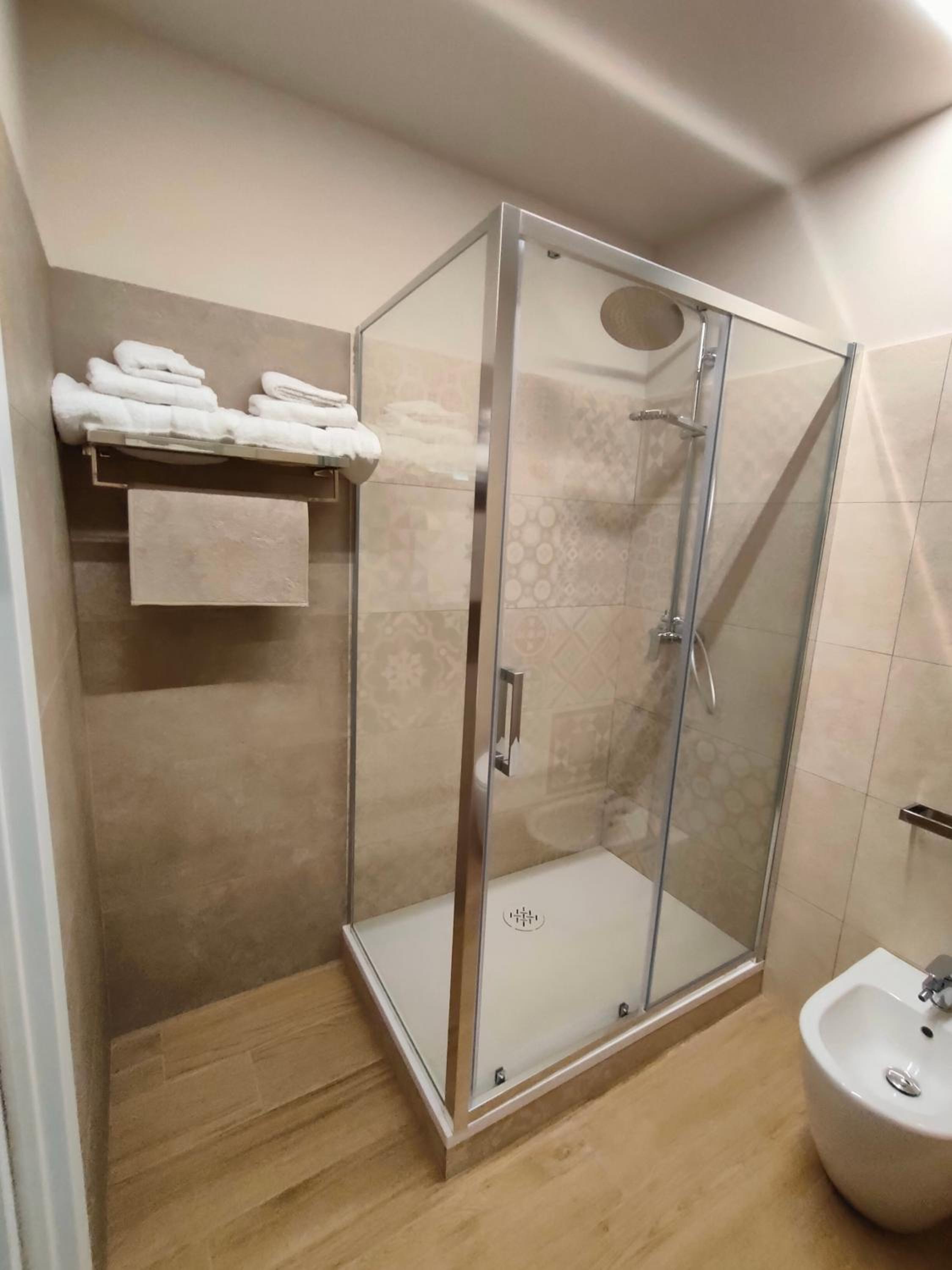 Double Room With Private Bathroom photo 1