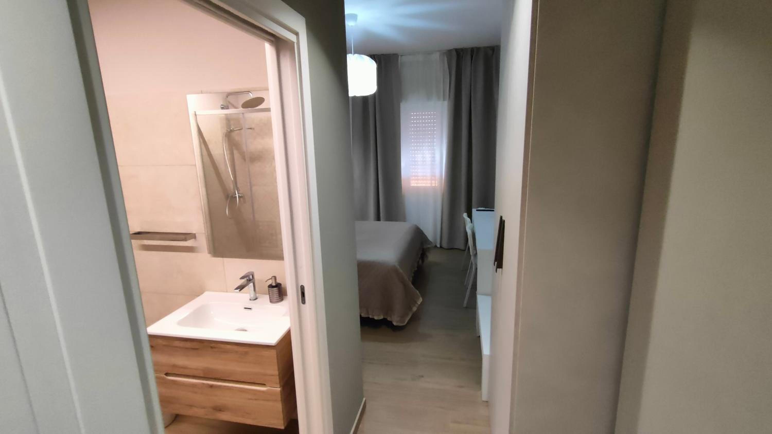 Double Room With Private Bathroom photo 2