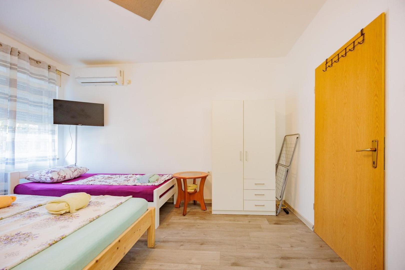 Apartamento de um quarto com terraço e vista para o jardim