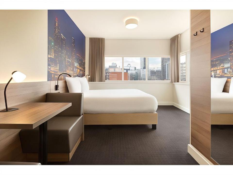 Corner King Room photo 1
