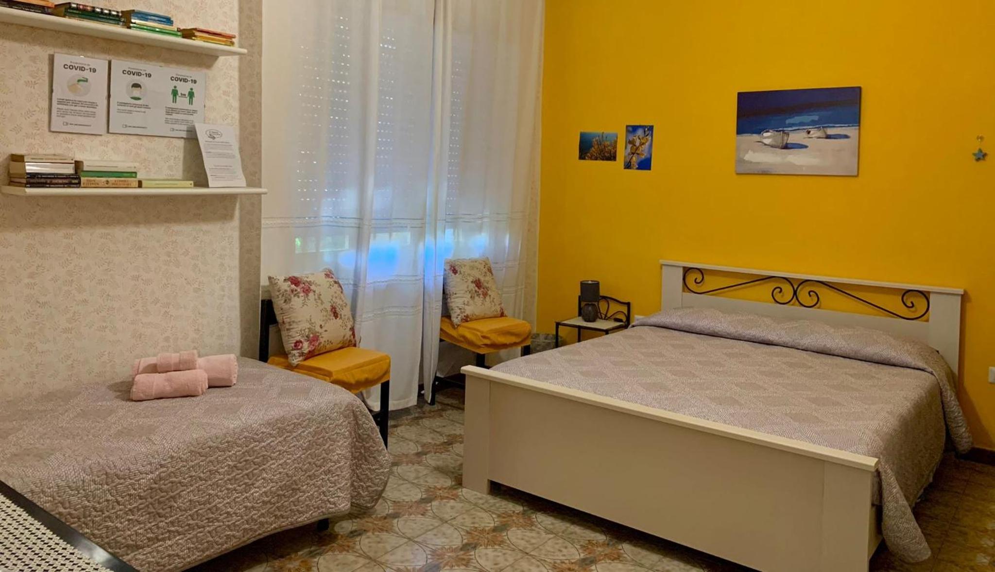 Deluxe Double Room with Extra Bed and Private External Bathroom - Photo 17