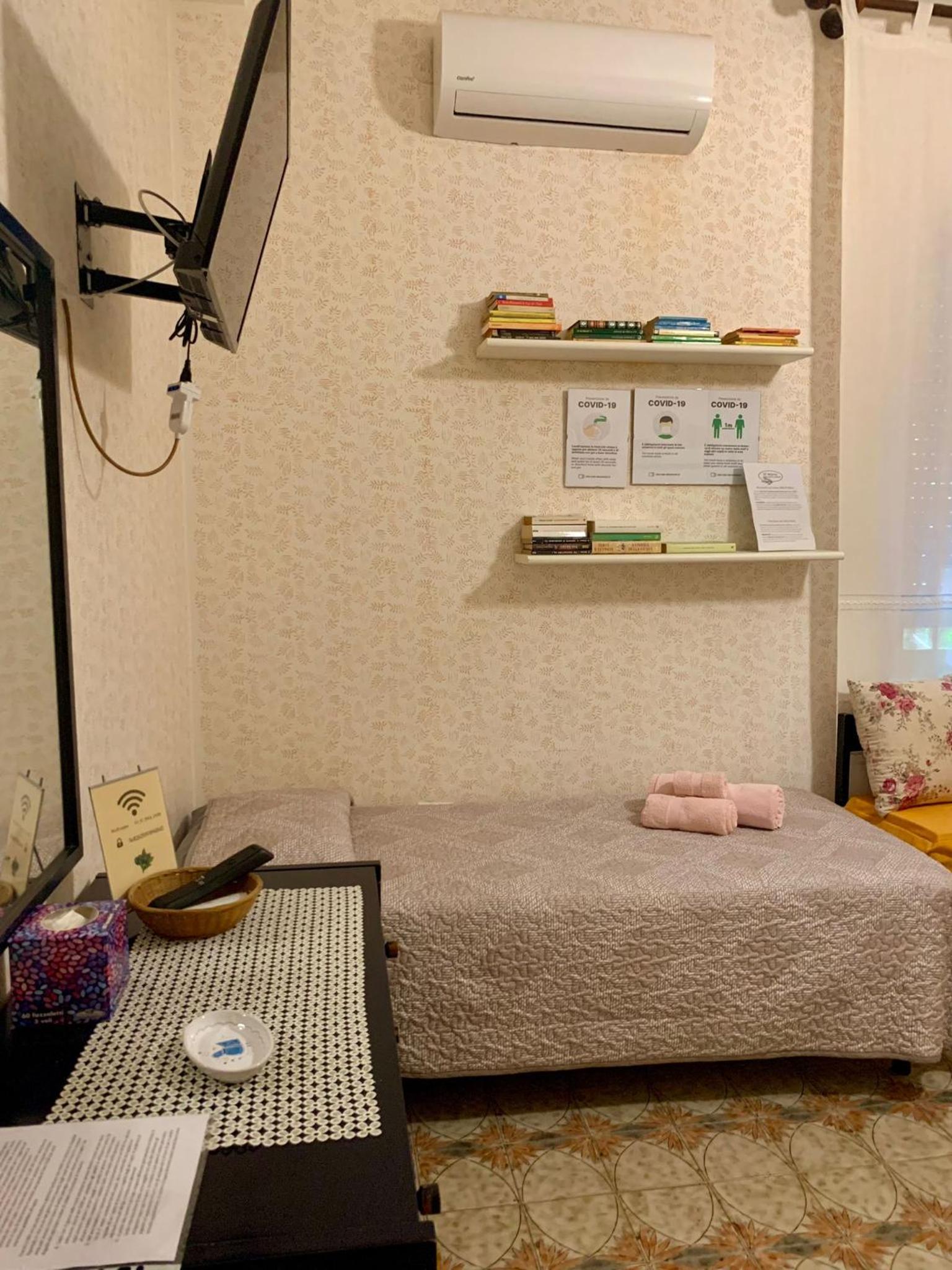 Deluxe Double Room with Extra Bed and Private External Bathroom - Photo 3