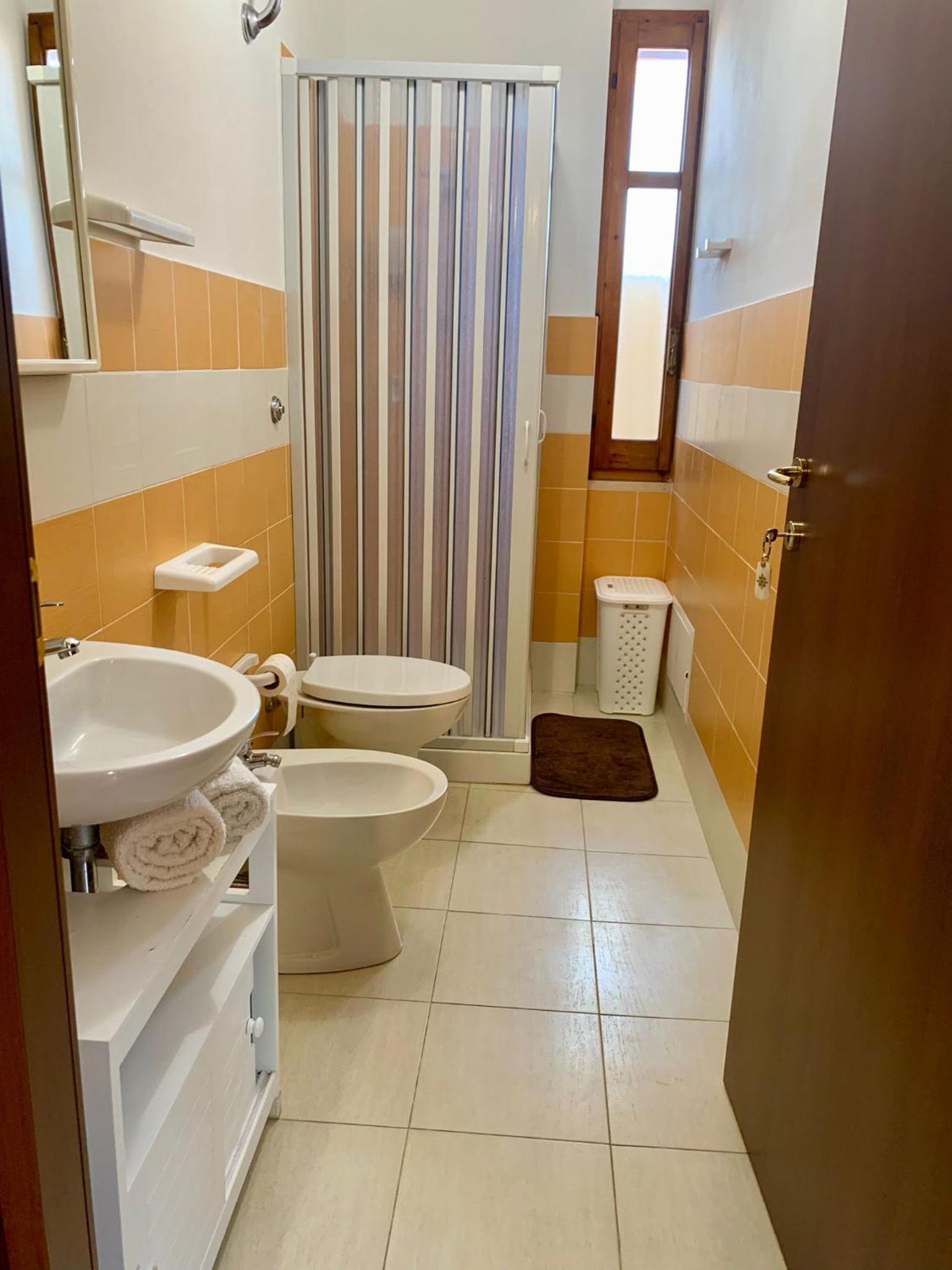 Deluxe Double Room with Extra Bed and Private External Bathroom - Photo 16