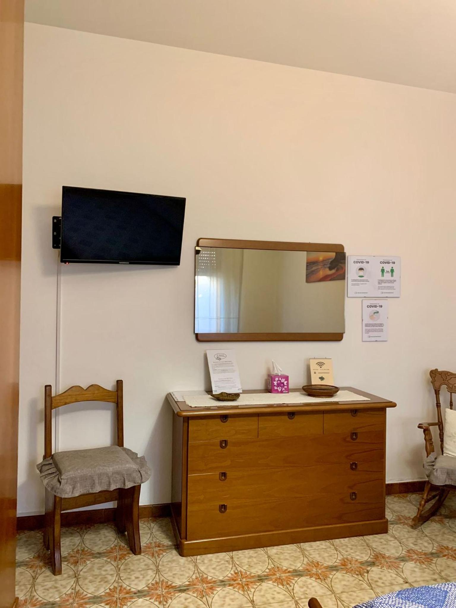 Double Room with Private External Bathroom - Photo 6