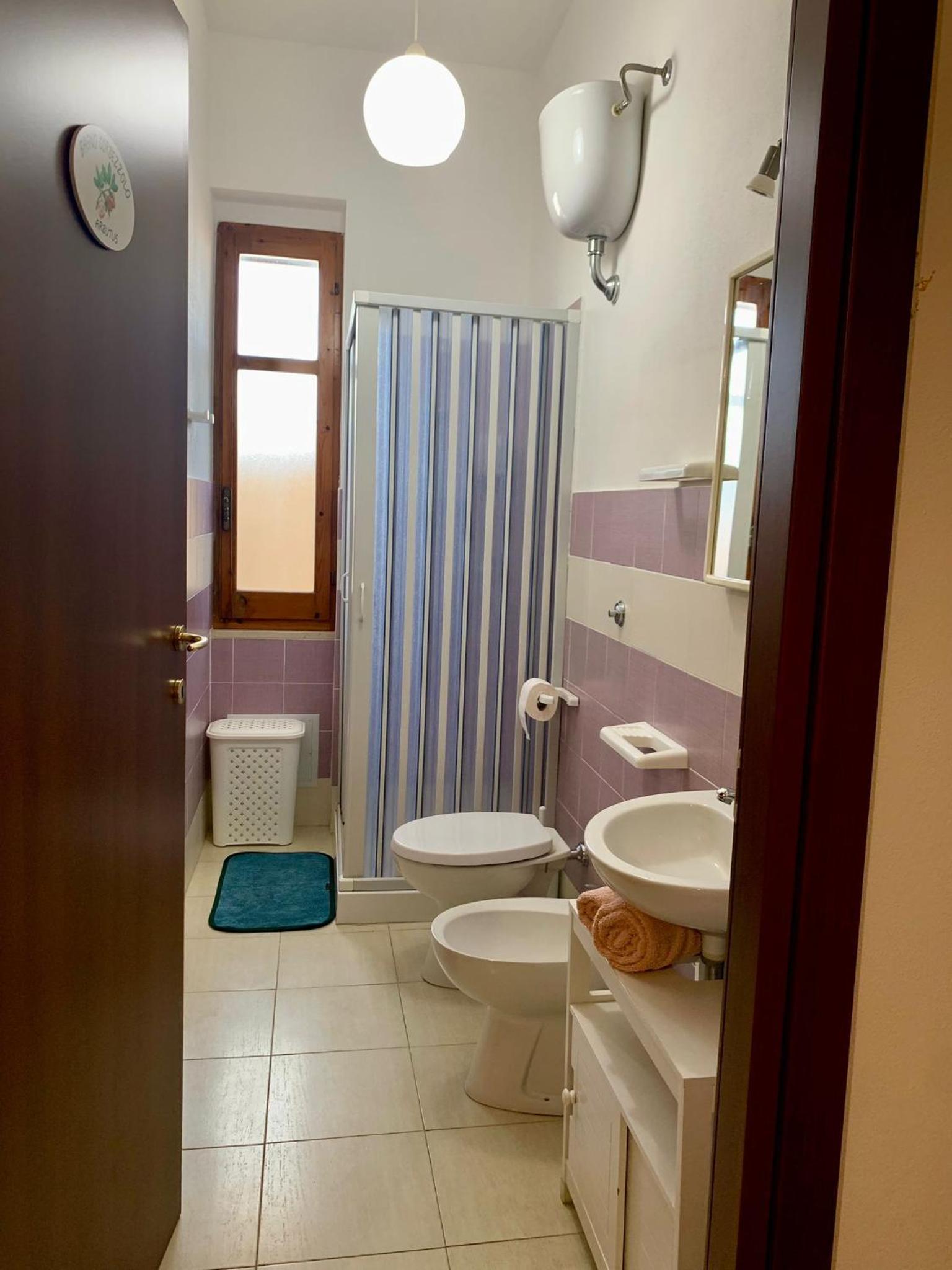 Double Room with Private External Bathroom - Photo 12