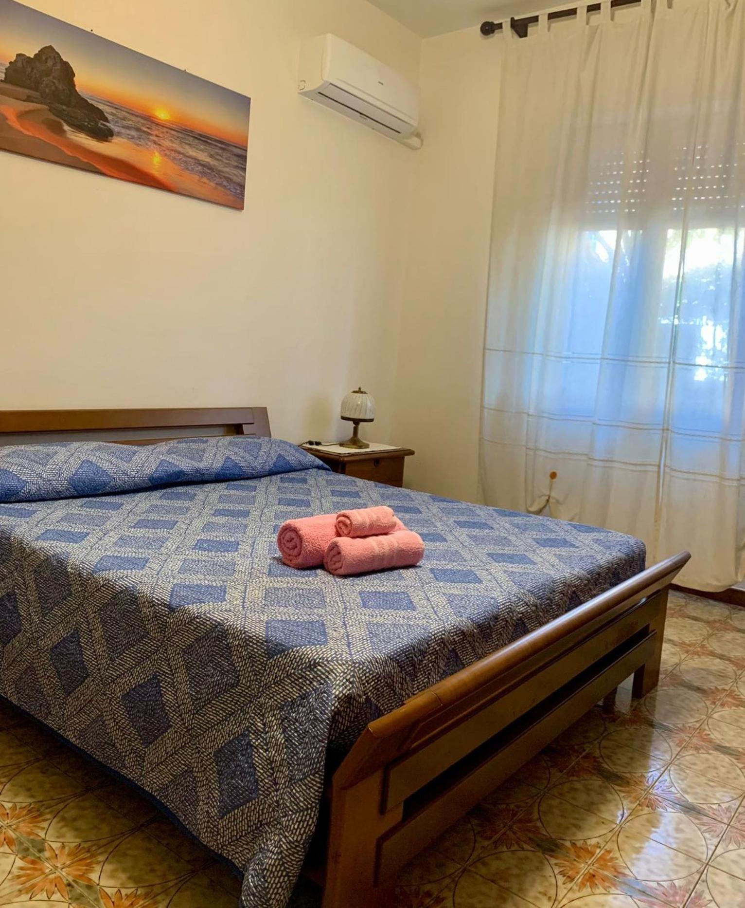 Double Room with Private External Bathroom - Photo 1