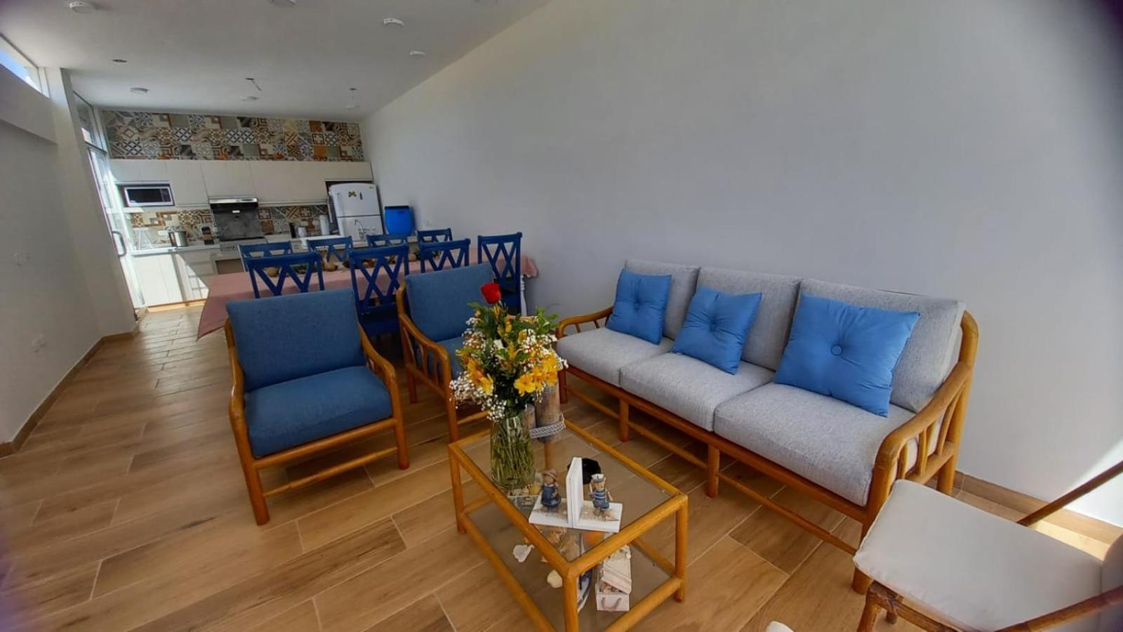 Six-Bedroom House photo 1