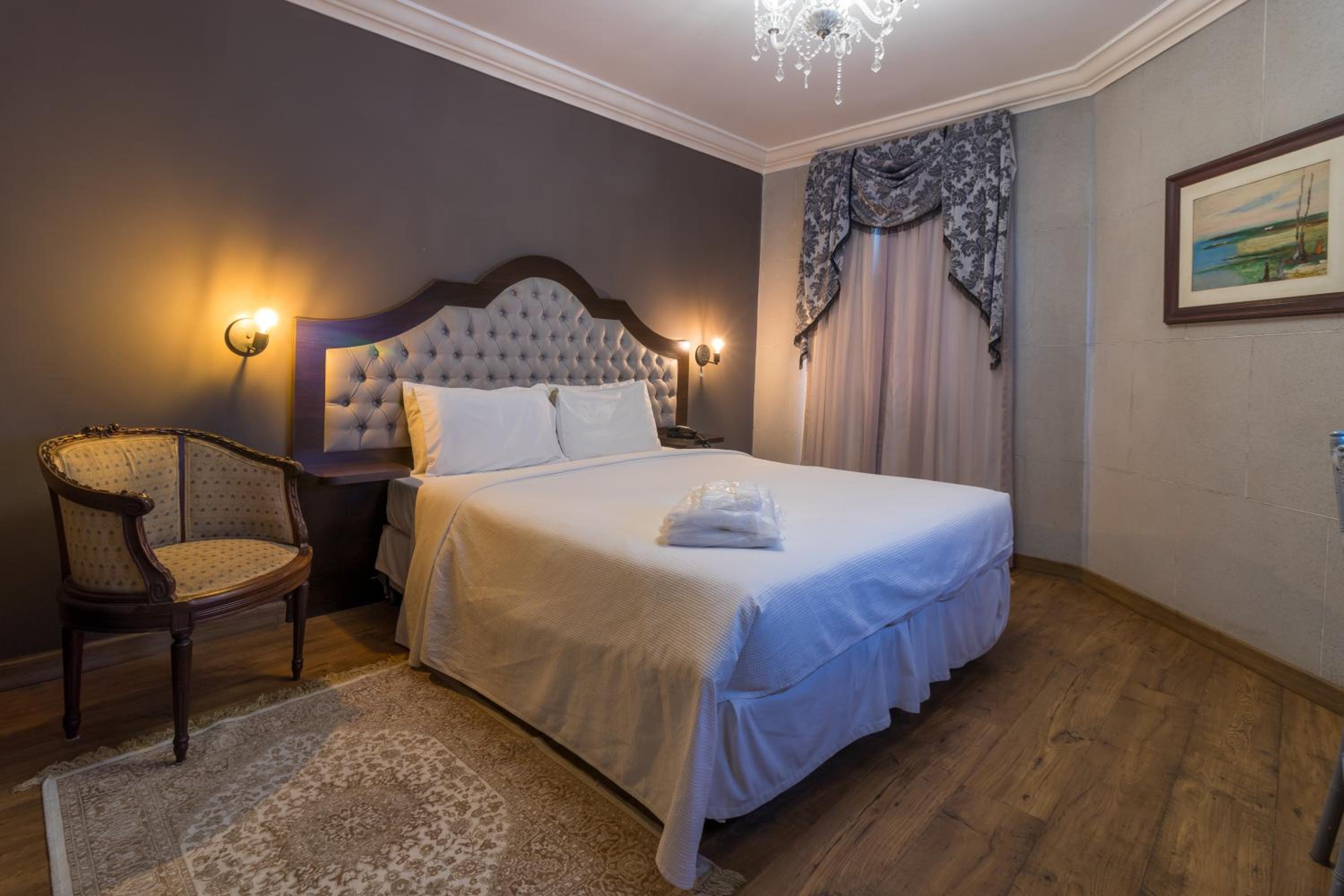 Deluxe Suite with Spa Bath