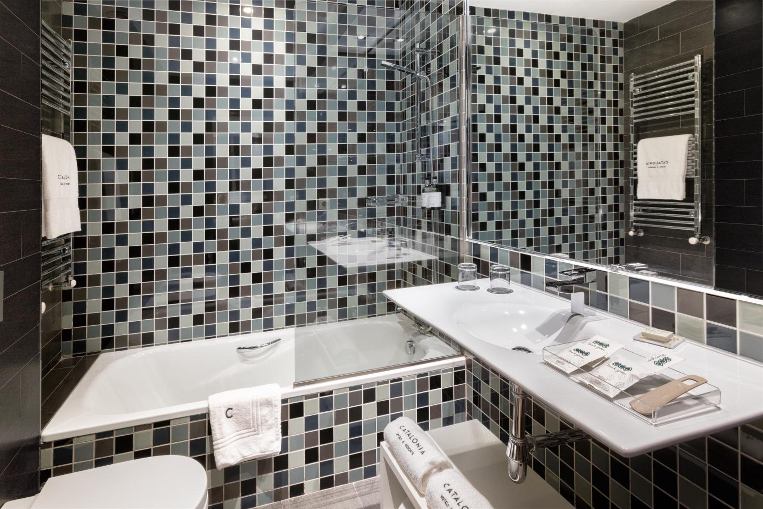 Double or Twin Room - Photo 2
