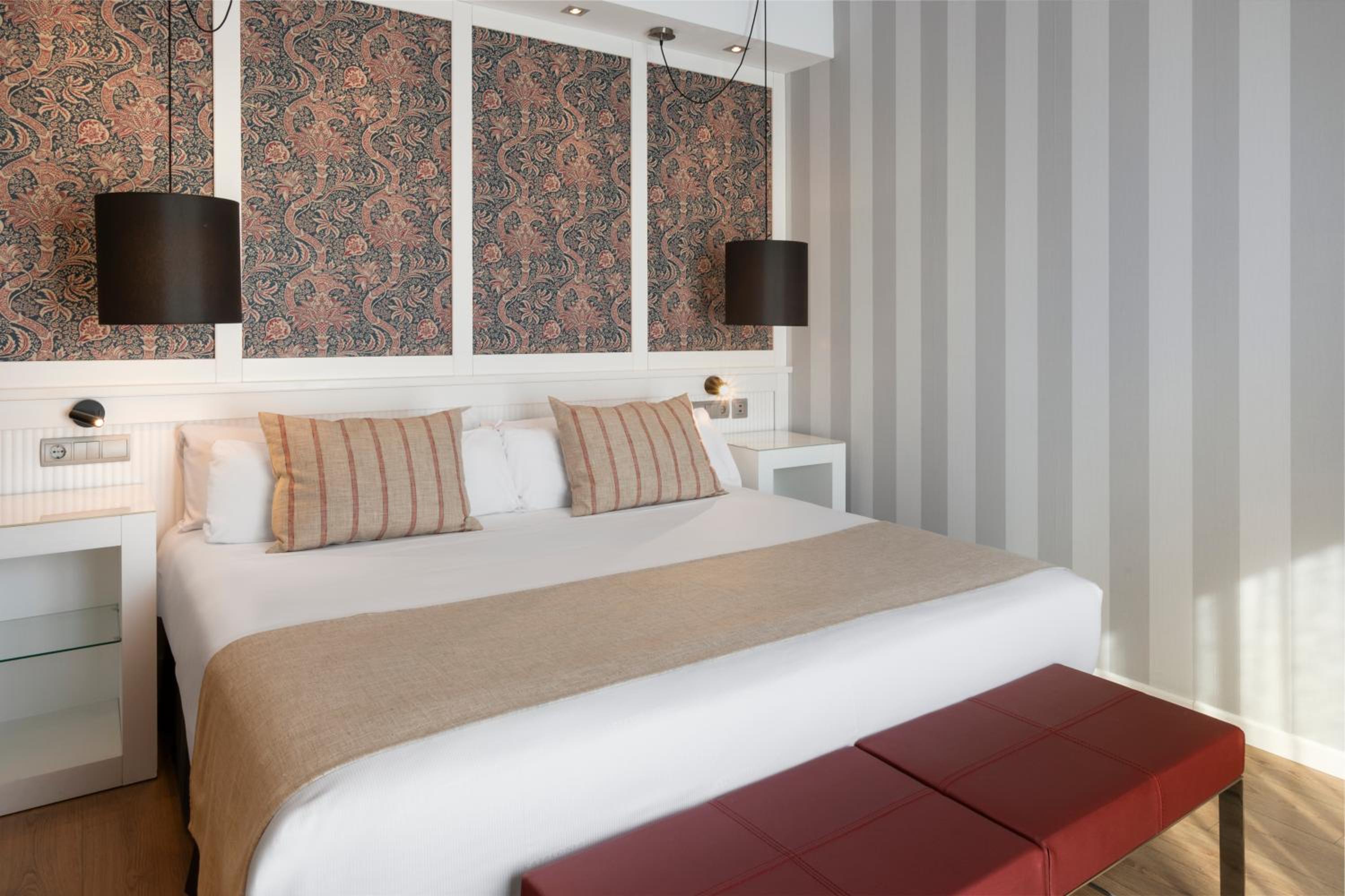 Deluxe Junior Suite photo 2