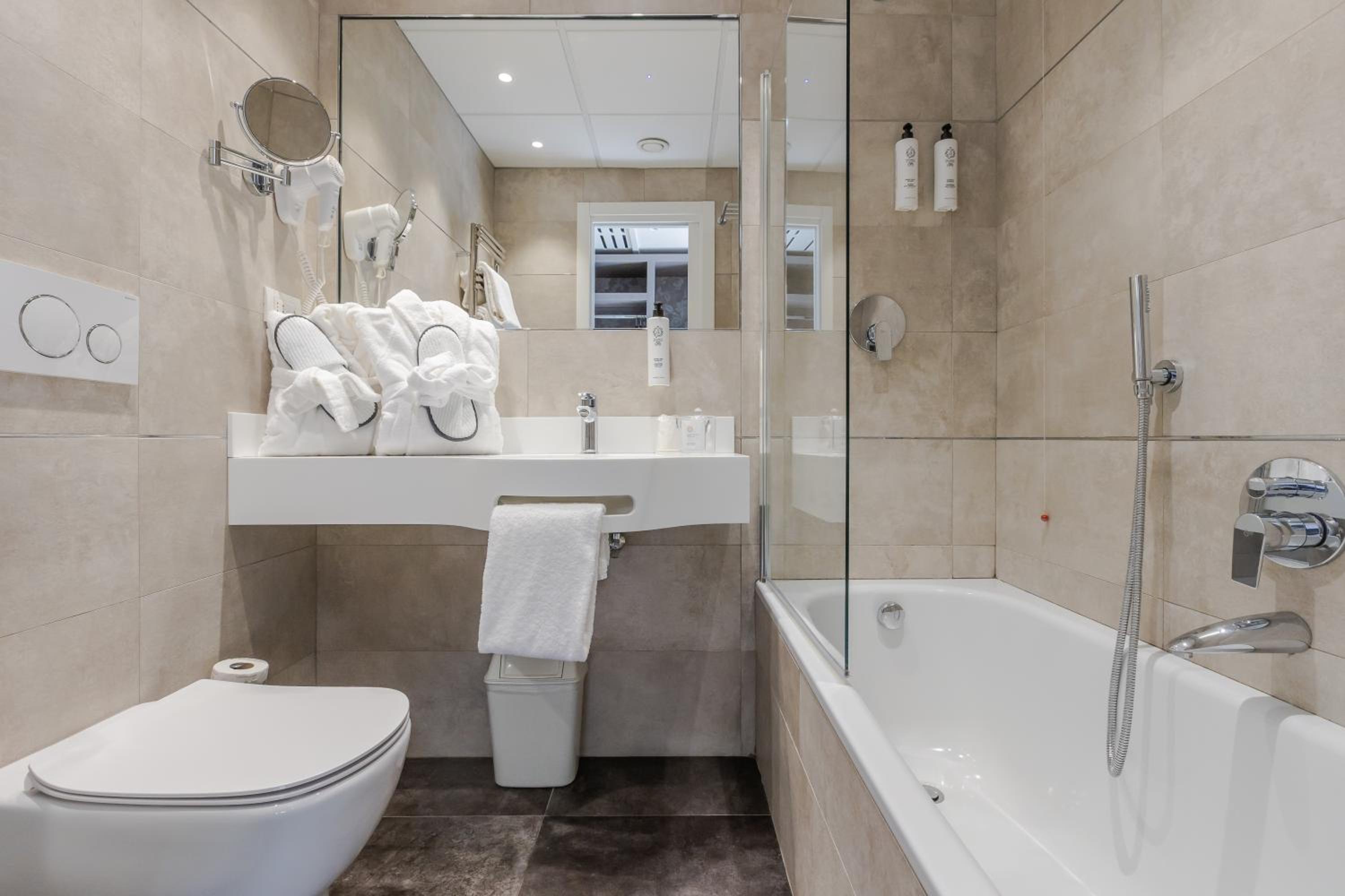 Superior Double or Twin Room - Photo 7