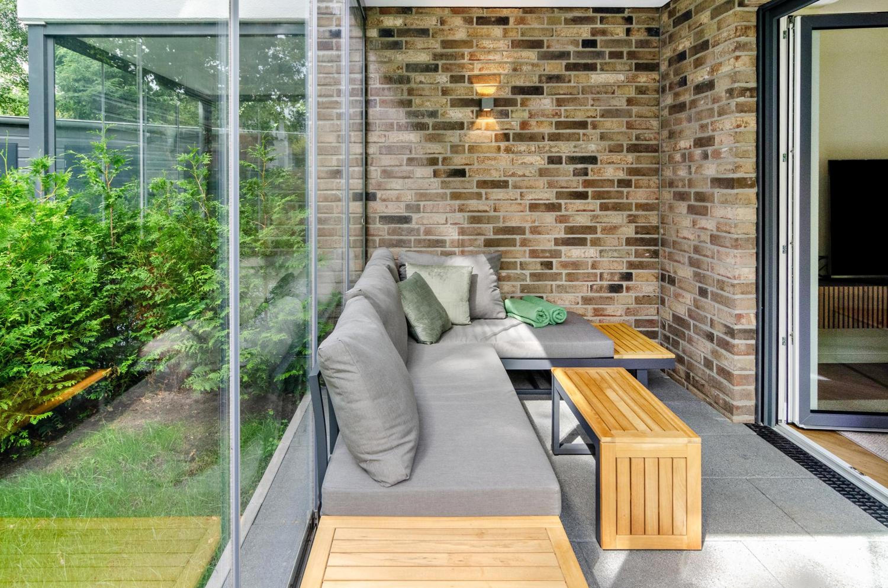 One-Bedroom Apartment with Garden photo 3