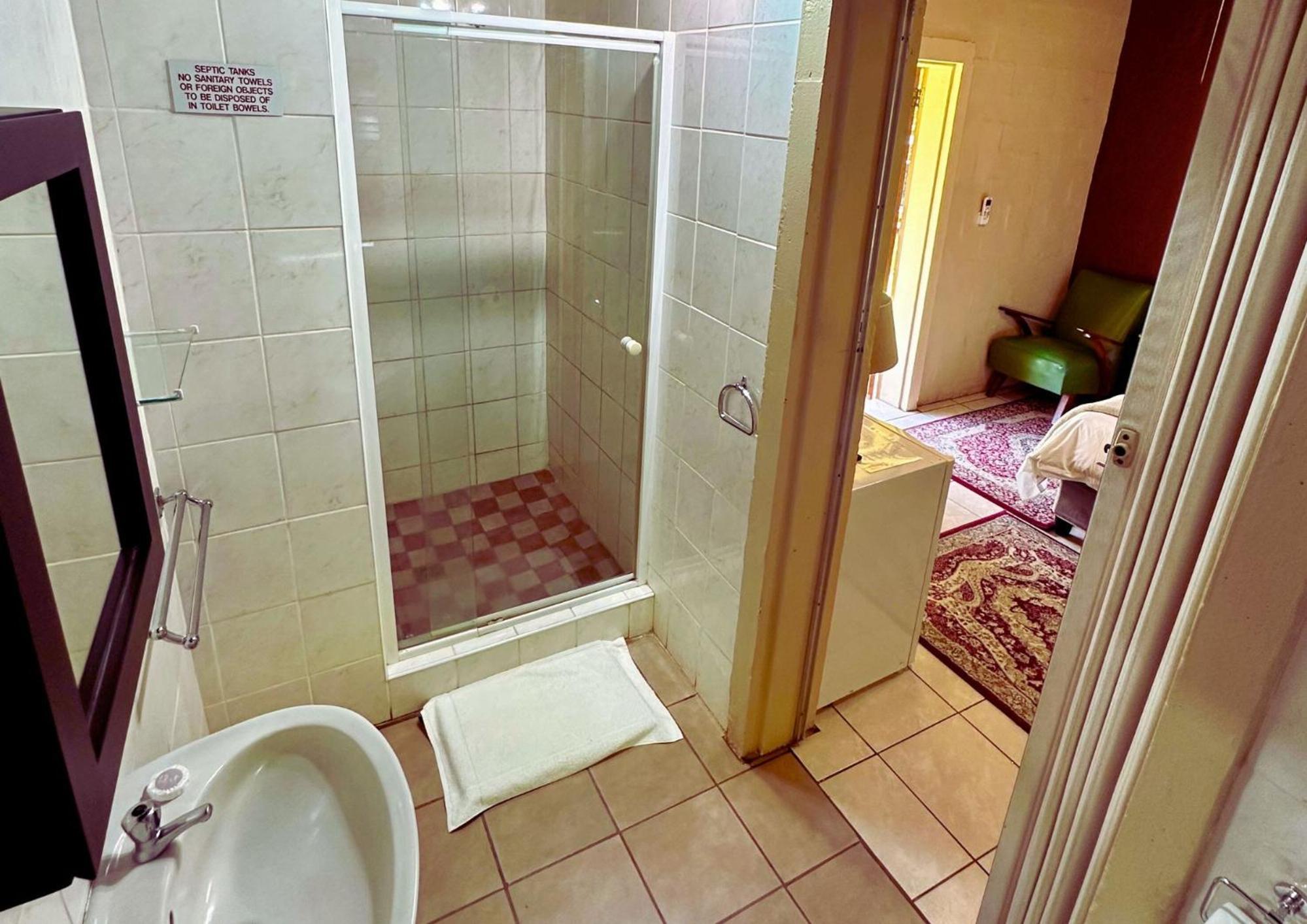 Deluxe Double Room with Shower photo 3