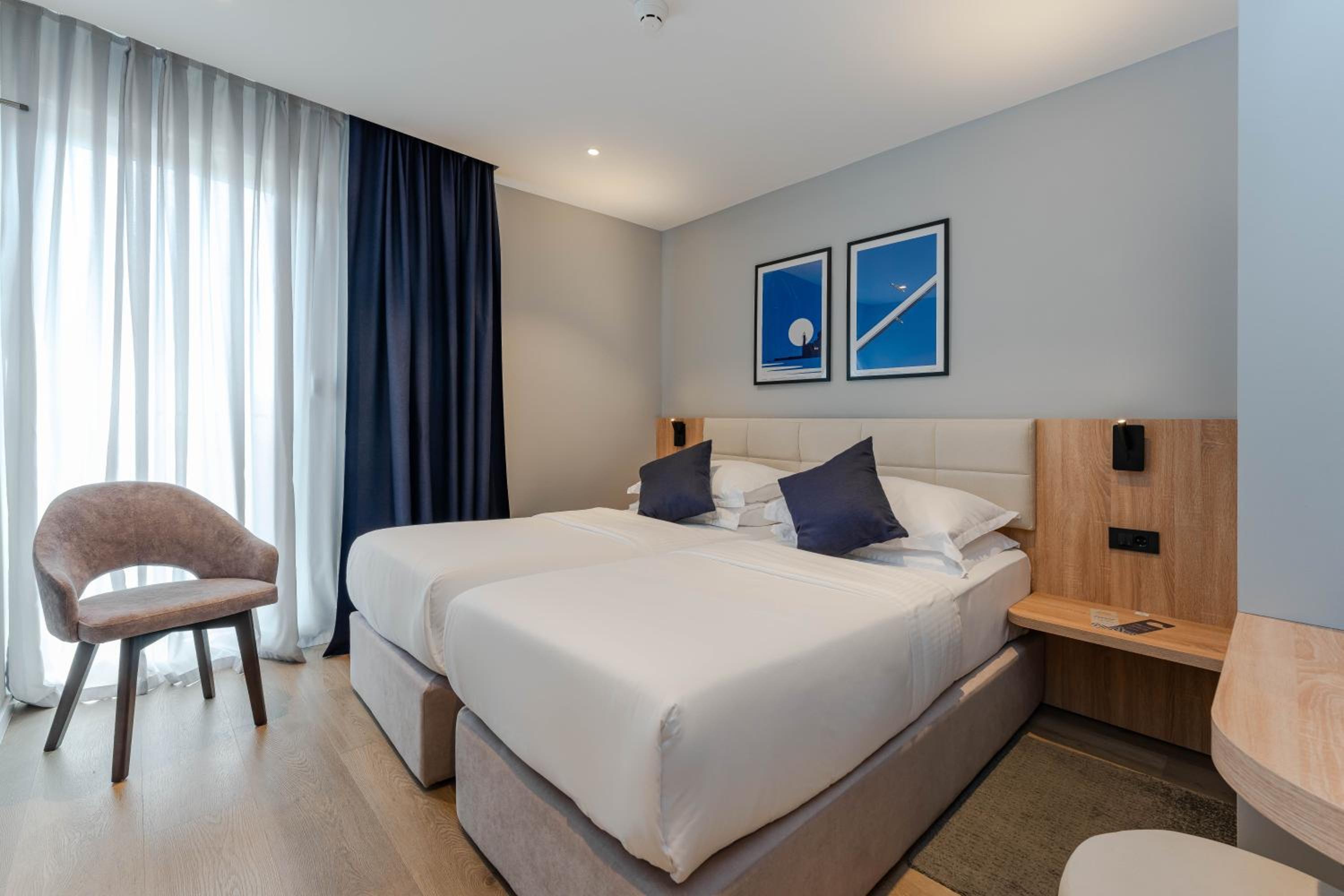 Deluxe Twin Room - Photo 1