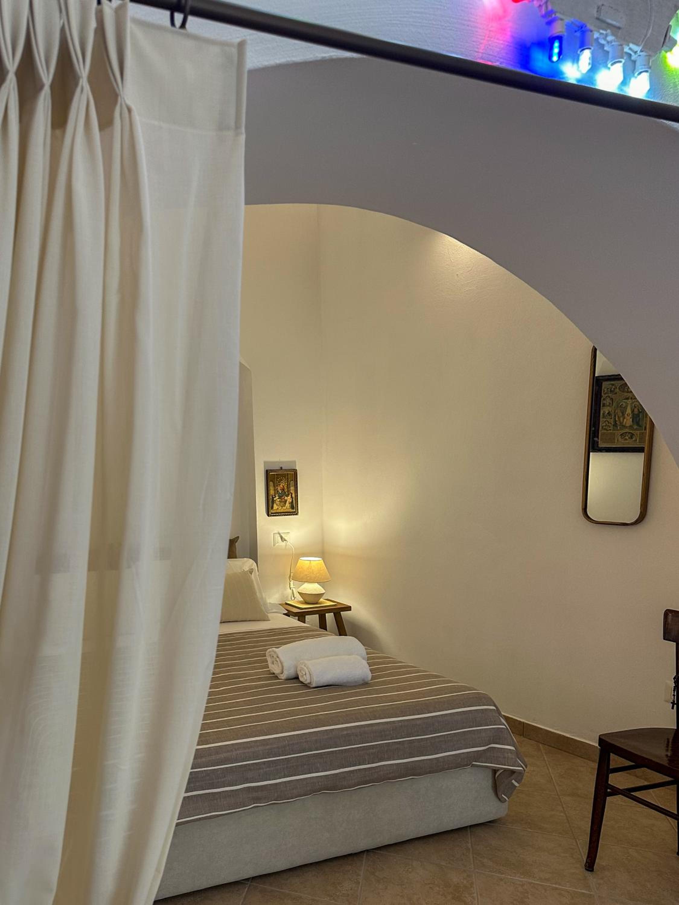 Deluxe Room (2 Adults + 1 Child) photo 1