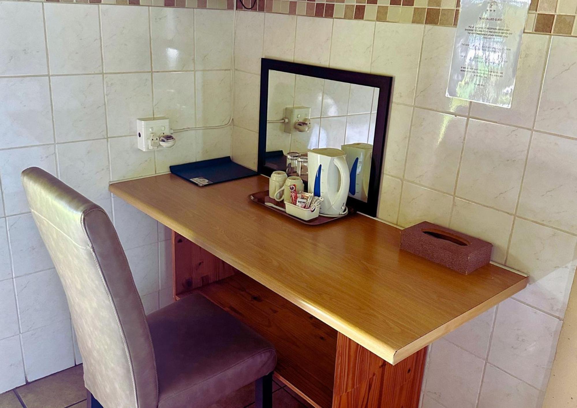 Deluxe Double Room with Shower photo 3