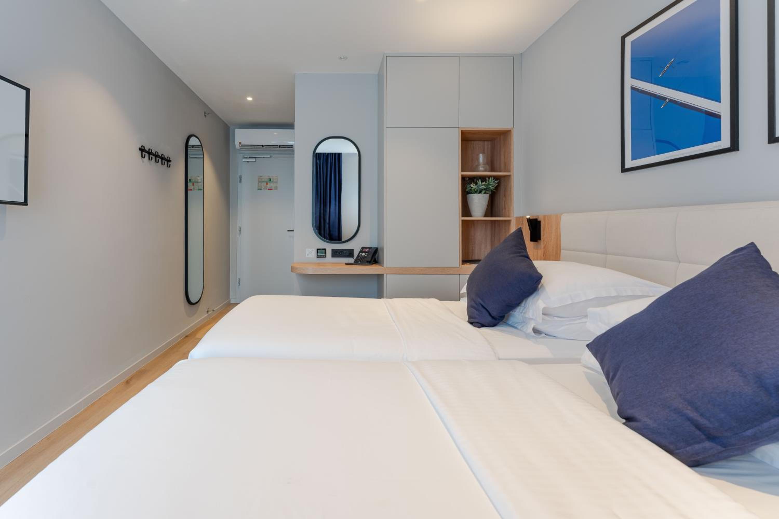 Superior Twin Room - Photo 3