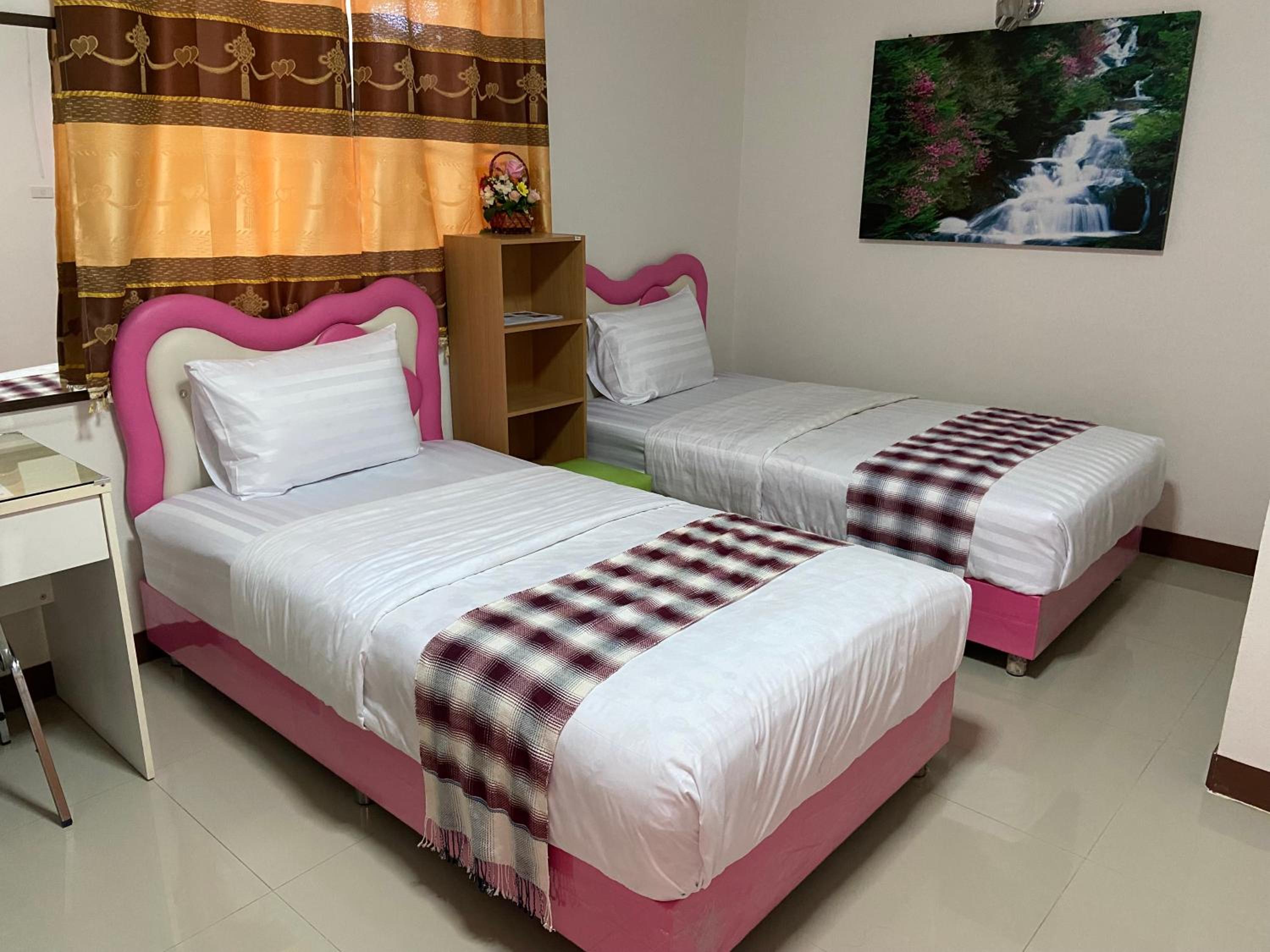 Twin Room with Bathroom - Photo 5