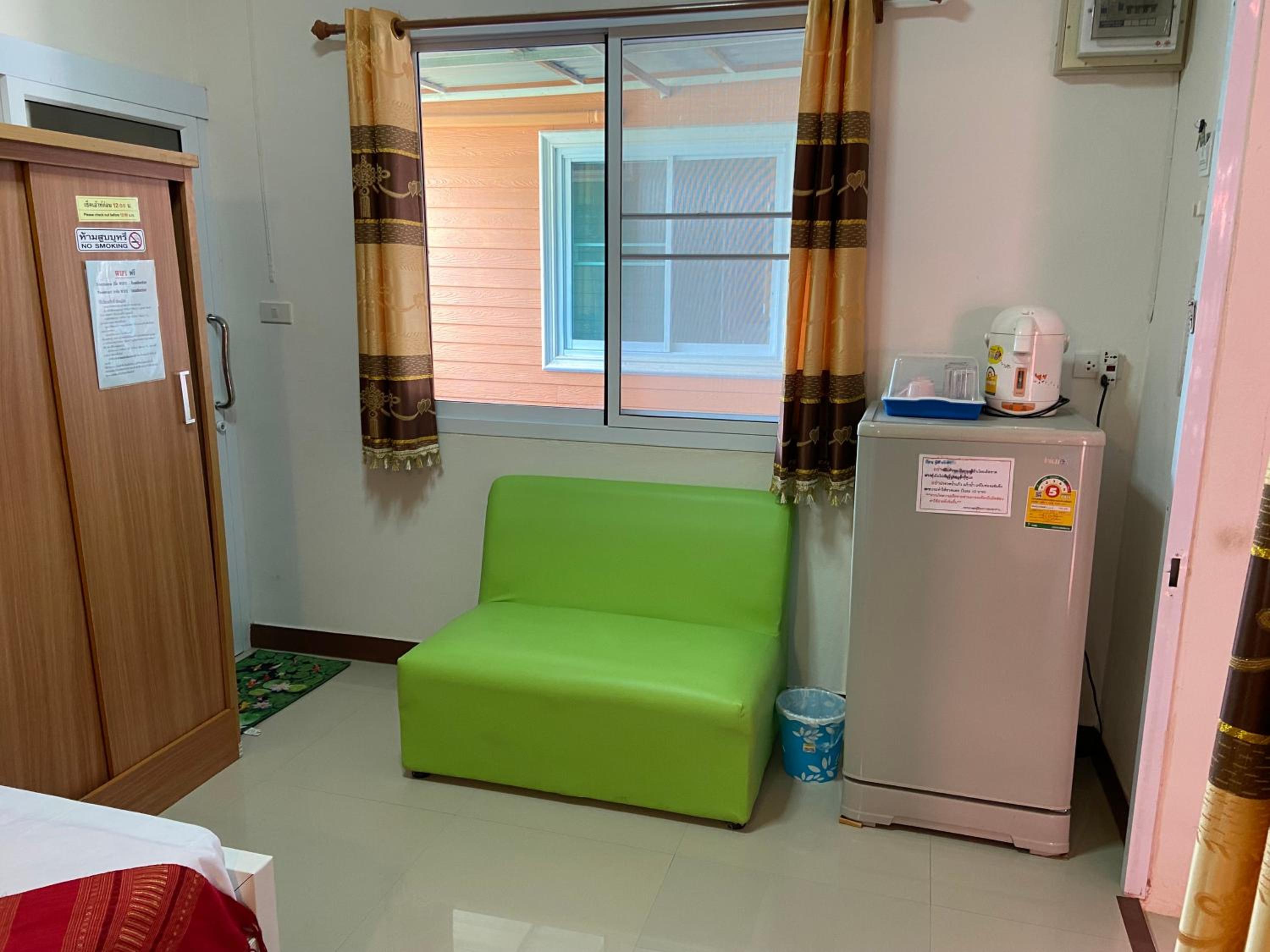 Twin Room with Bathroom - Photo 4