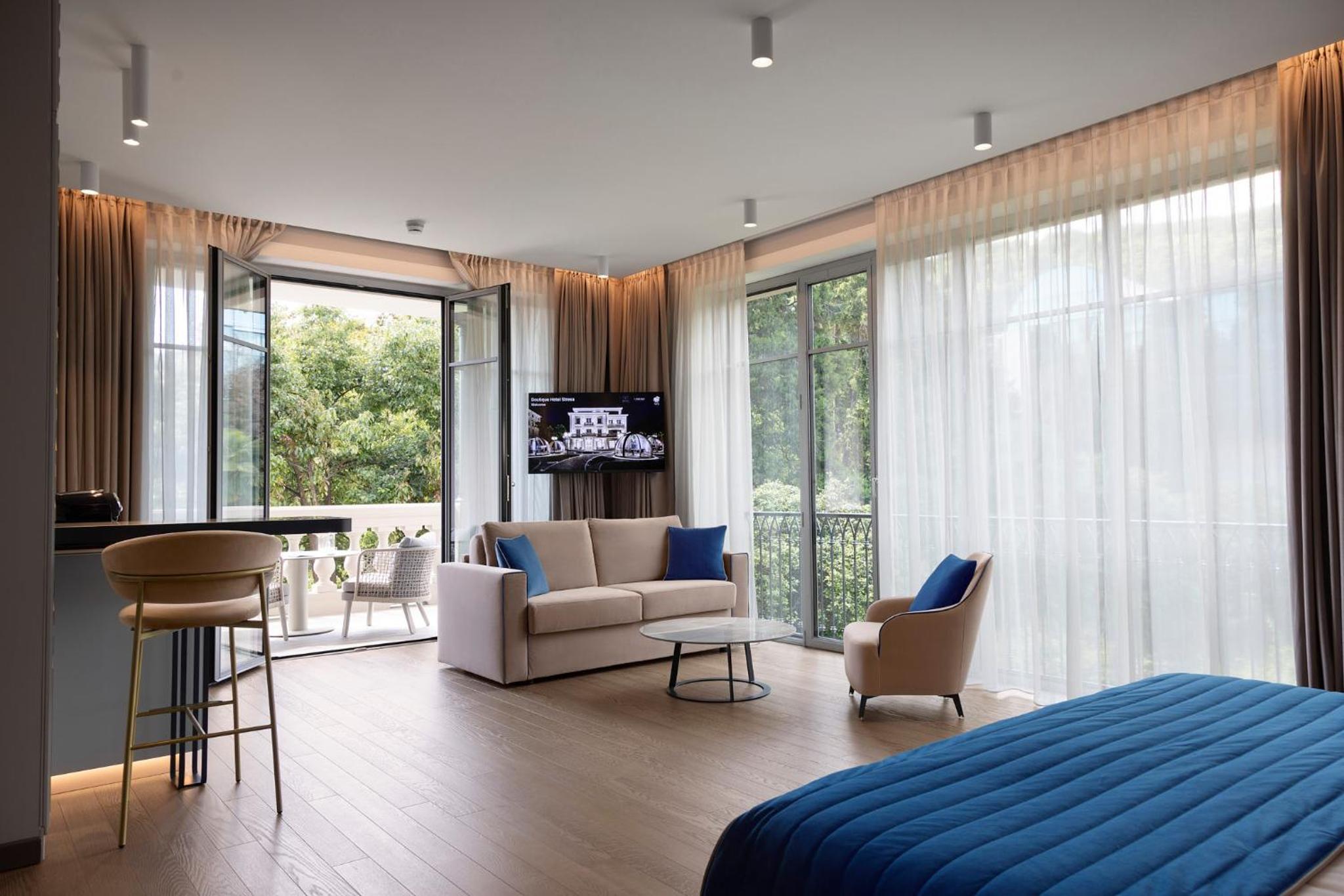 Suite with Garden View
