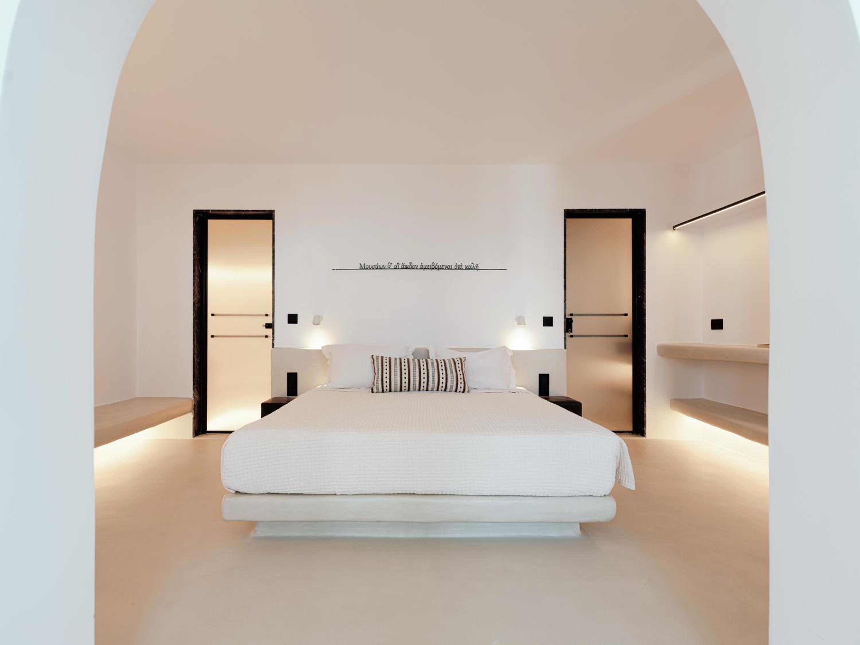 The Musician's Suite with Hοt Tub & Caldera View photo 3